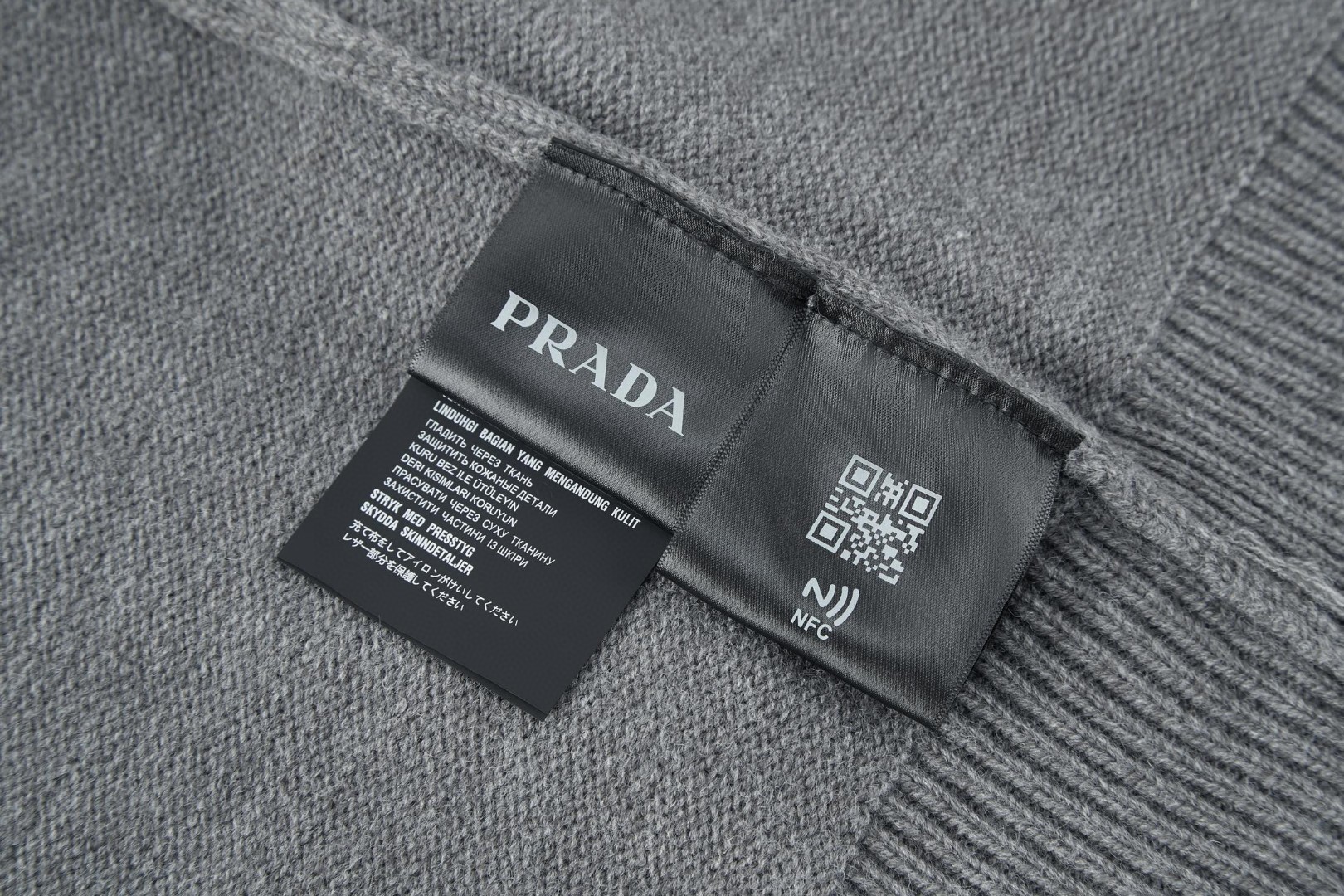 PRADA 普拉达 刺绣标识羊毛针织毛衣 针织衫 长袖 白色 黑色 灰色 B0 