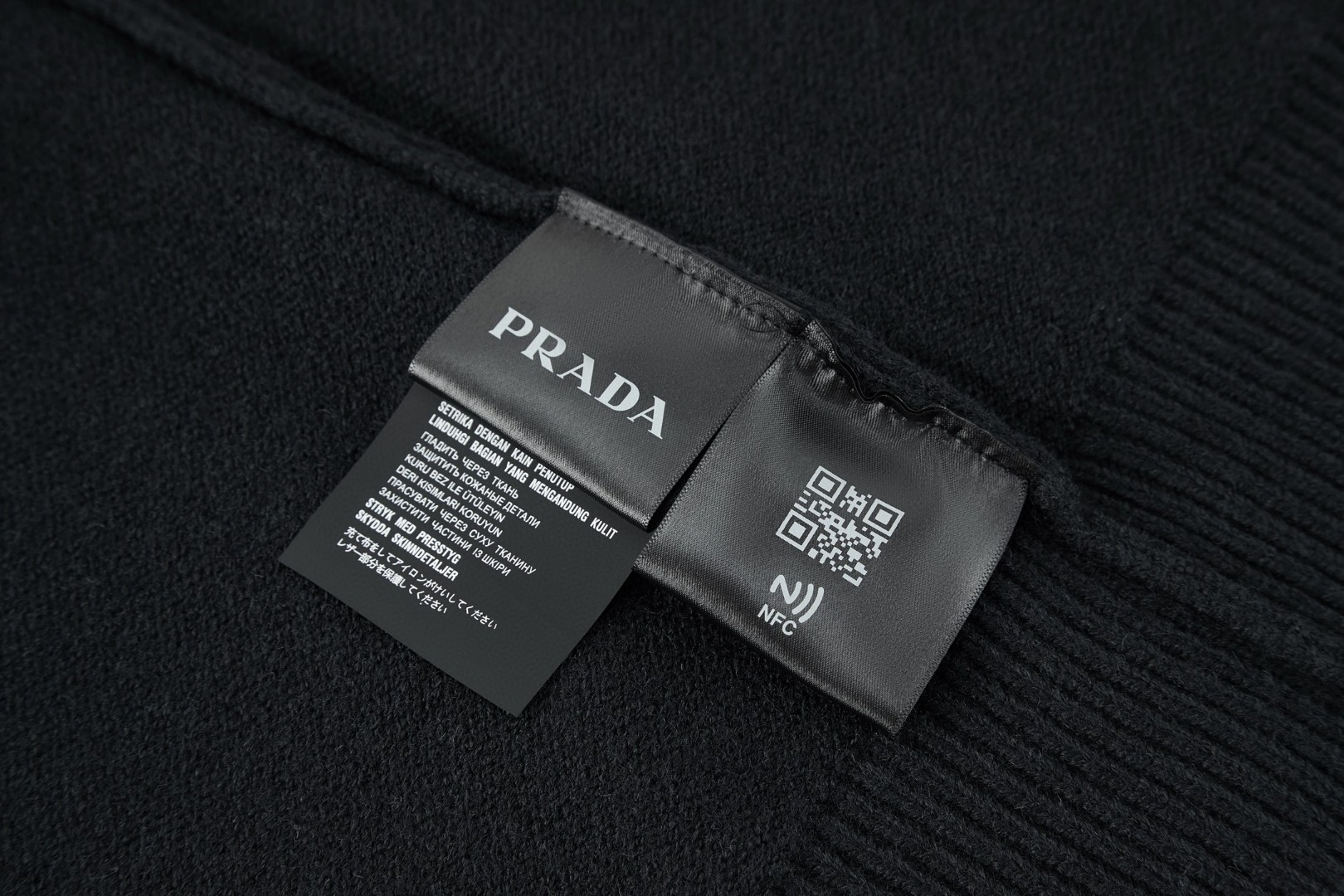 PRADA 普拉达 刺绣标识羊毛针织毛衣 针织衫 长袖 白色 黑色 灰色 B0 