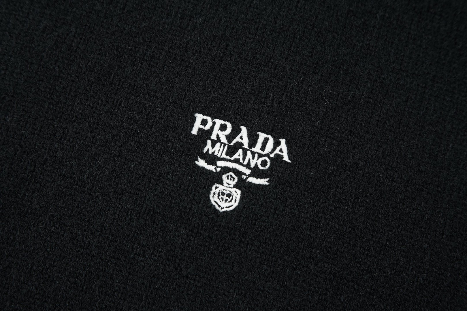 PRADA 普拉达 刺绣标识羊毛针织毛衣 针织衫 长袖 白色 黑色 灰色 B0 