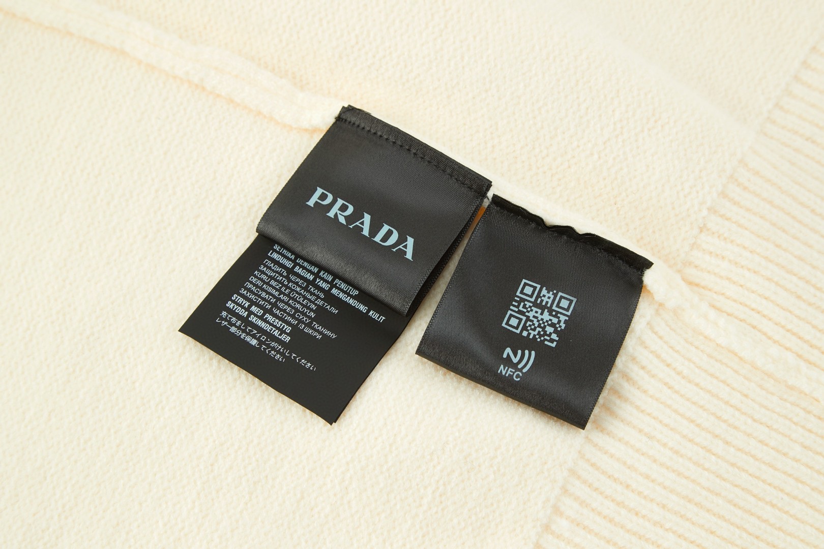 PRADA 普拉达 刺绣标识羊毛针织毛衣 针织衫 长袖 白色 黑色 灰色 B0 