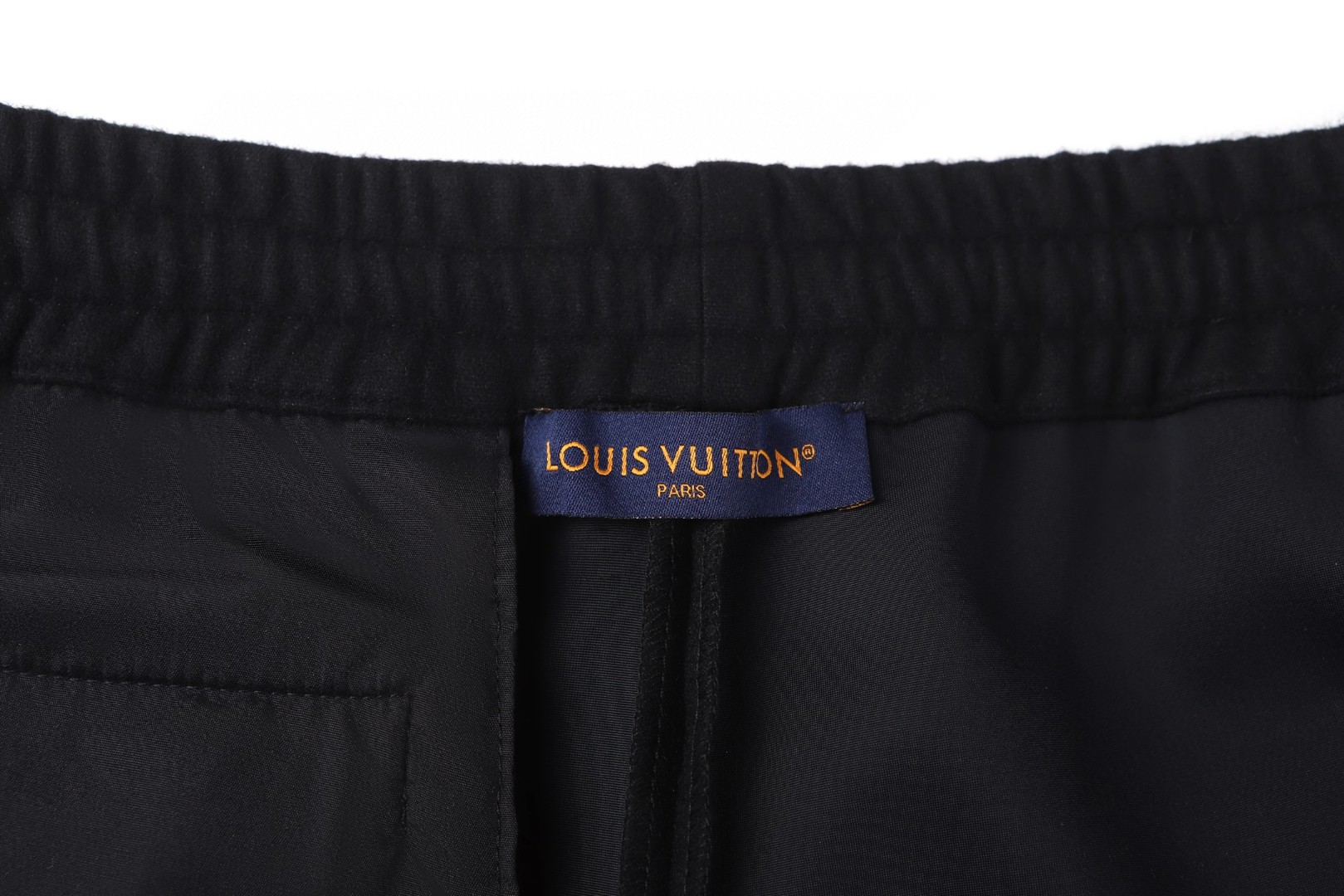 LOUIS VUITTON 路易威登 铁标科技休闲裤 运动裤 裤子 长裤 黑色 B0 1AIWGE