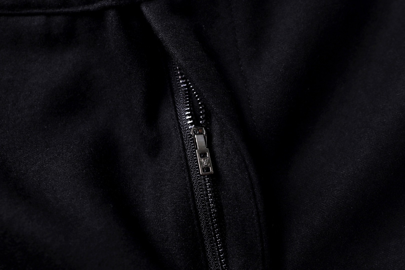 LOUIS VUITTON 路易威登 铁标科技休闲裤 运动裤 裤子 长裤 黑色 B0 1AIWGE