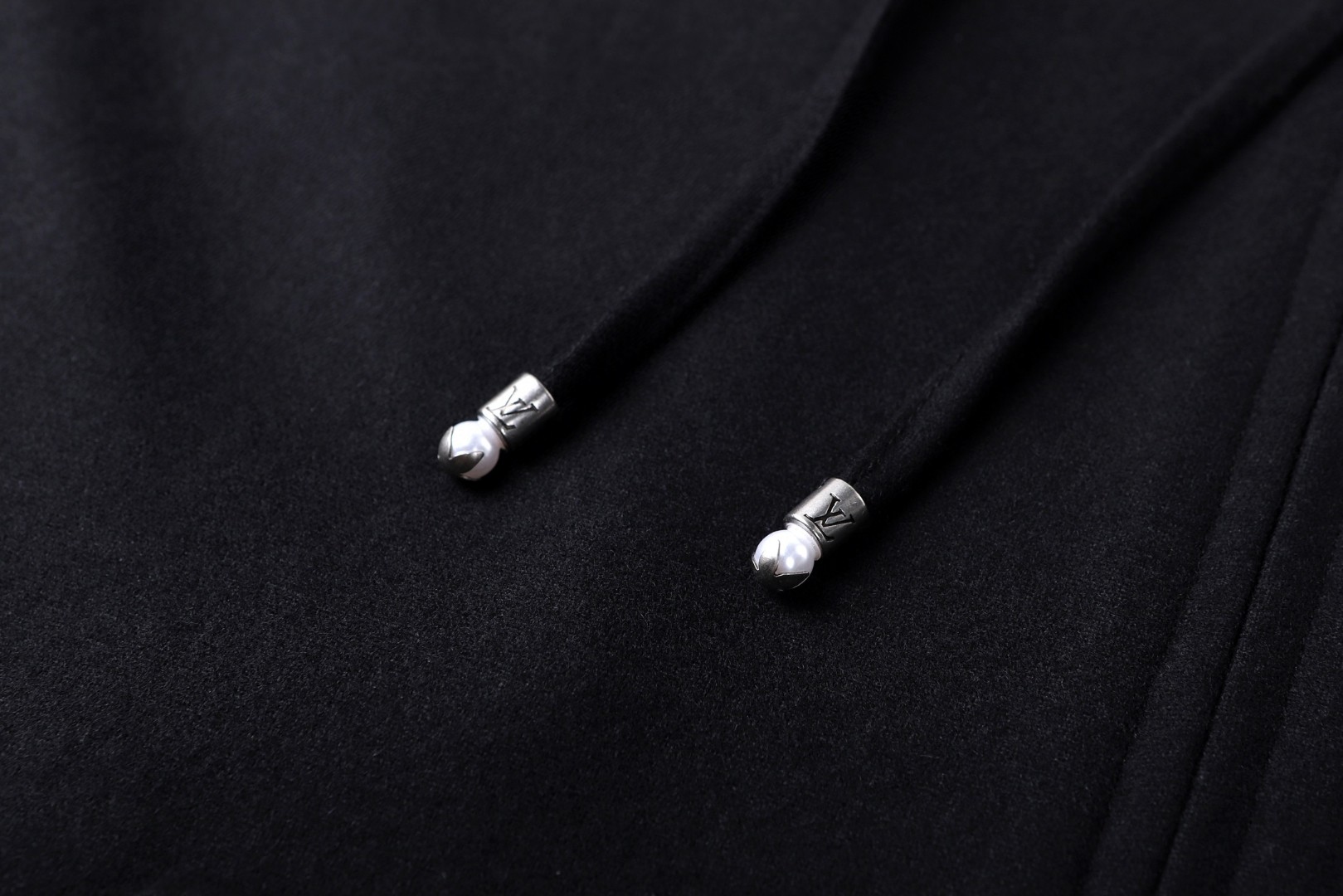 LOUIS VUITTON 路易威登 铁标束腰拉链连帽卫衣 外套 长袖 黑色 B0