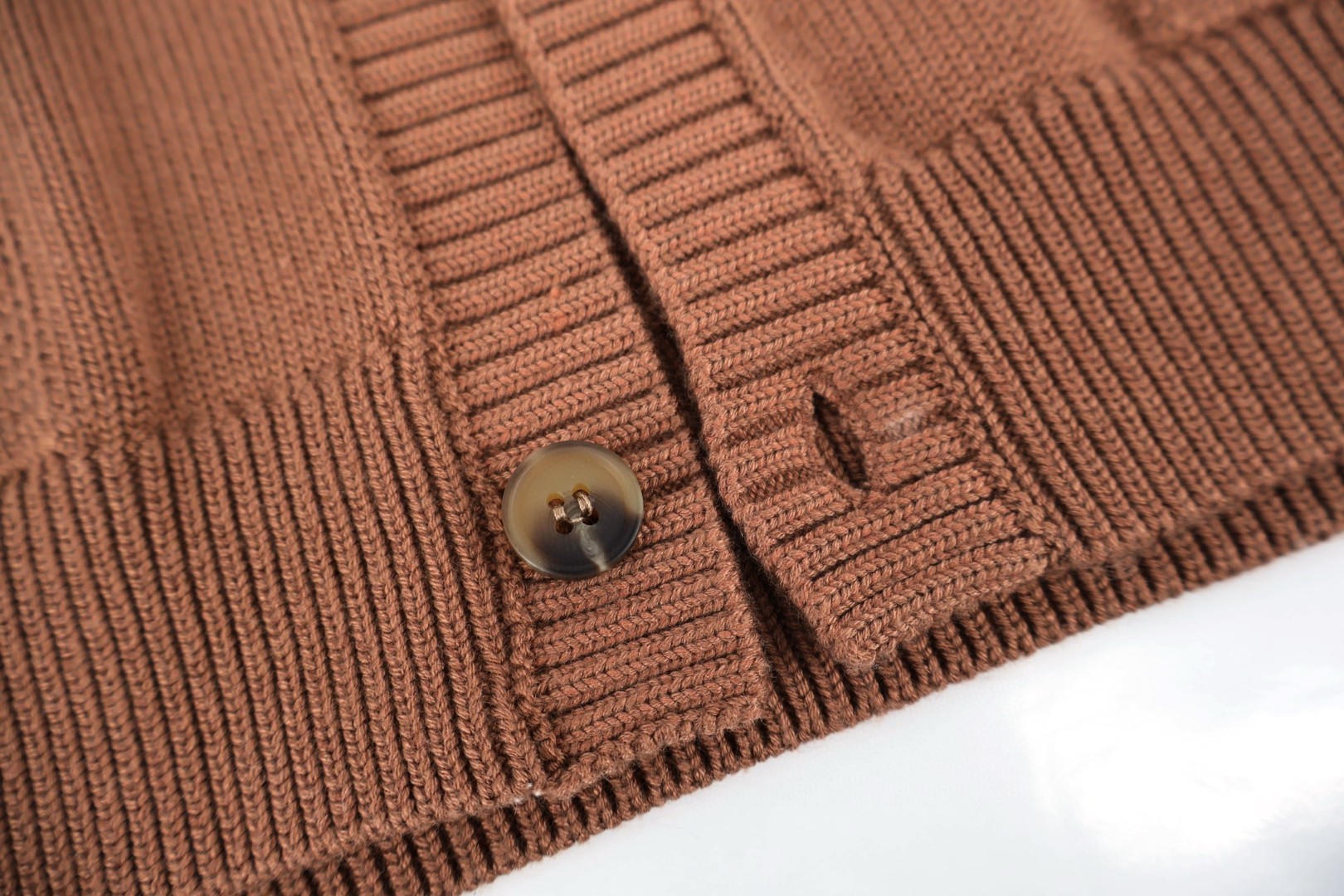 PRADA 普拉达 羊绒后领布标针织衫 开衫 毛衣 长袖 黑色 棕色 B0 UMG414-17TU-F0040-S-OOO