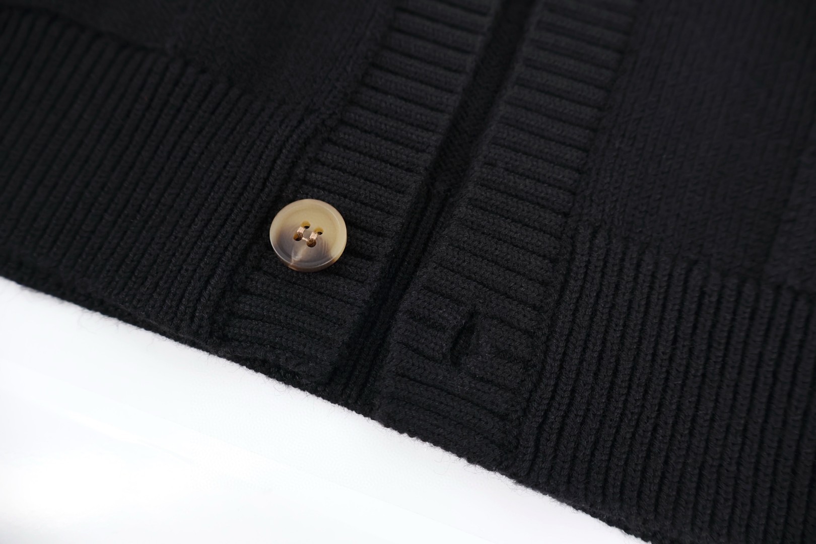 PRADA 普拉达 羊绒后领布标针织衫 开衫 毛衣 长袖 黑色 棕色 B0 UMG414-17TU-F0040-S-OOO