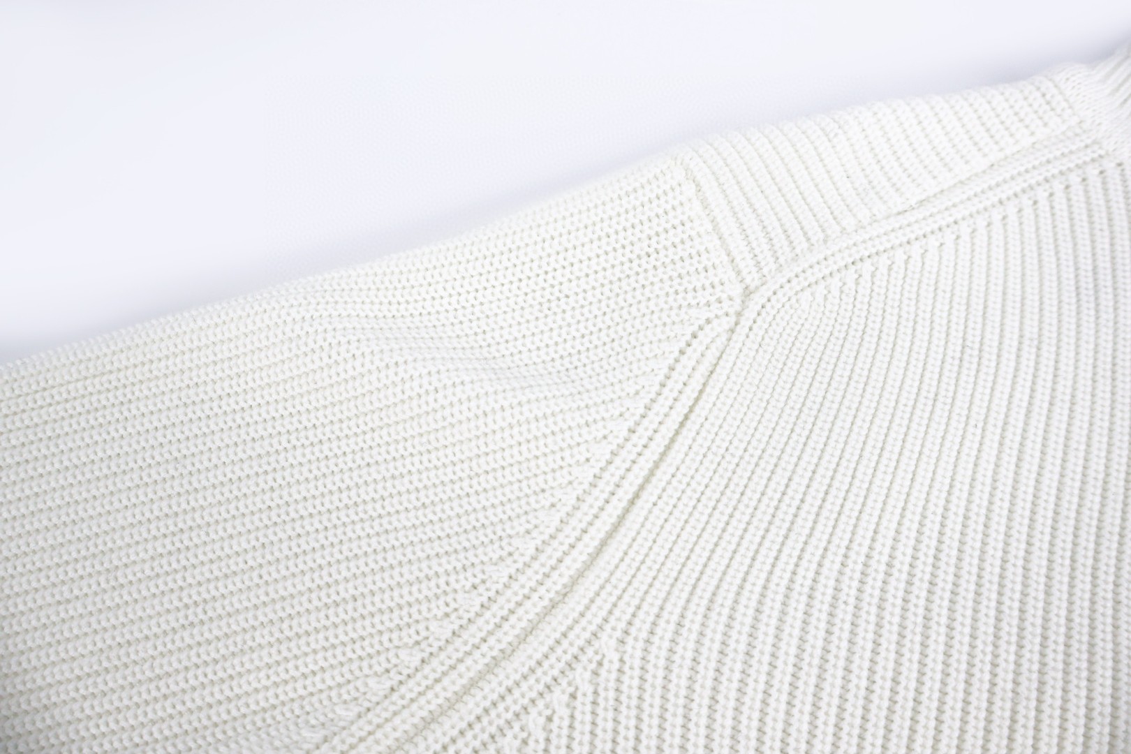 PRADA 普拉达 海鸥领羊绒针织毛衣 针织衫 长袖 白色 蓝色 B0 