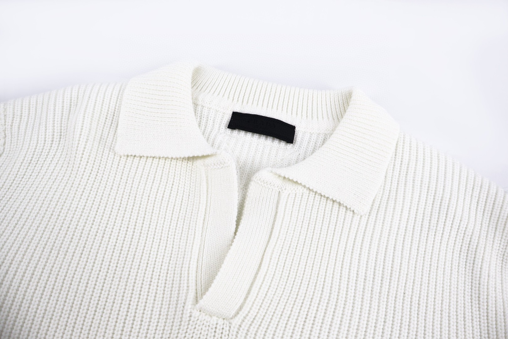 PRADA 普拉达 海鸥领羊绒针织毛衣 针织衫 长袖 白色 蓝色 B0 