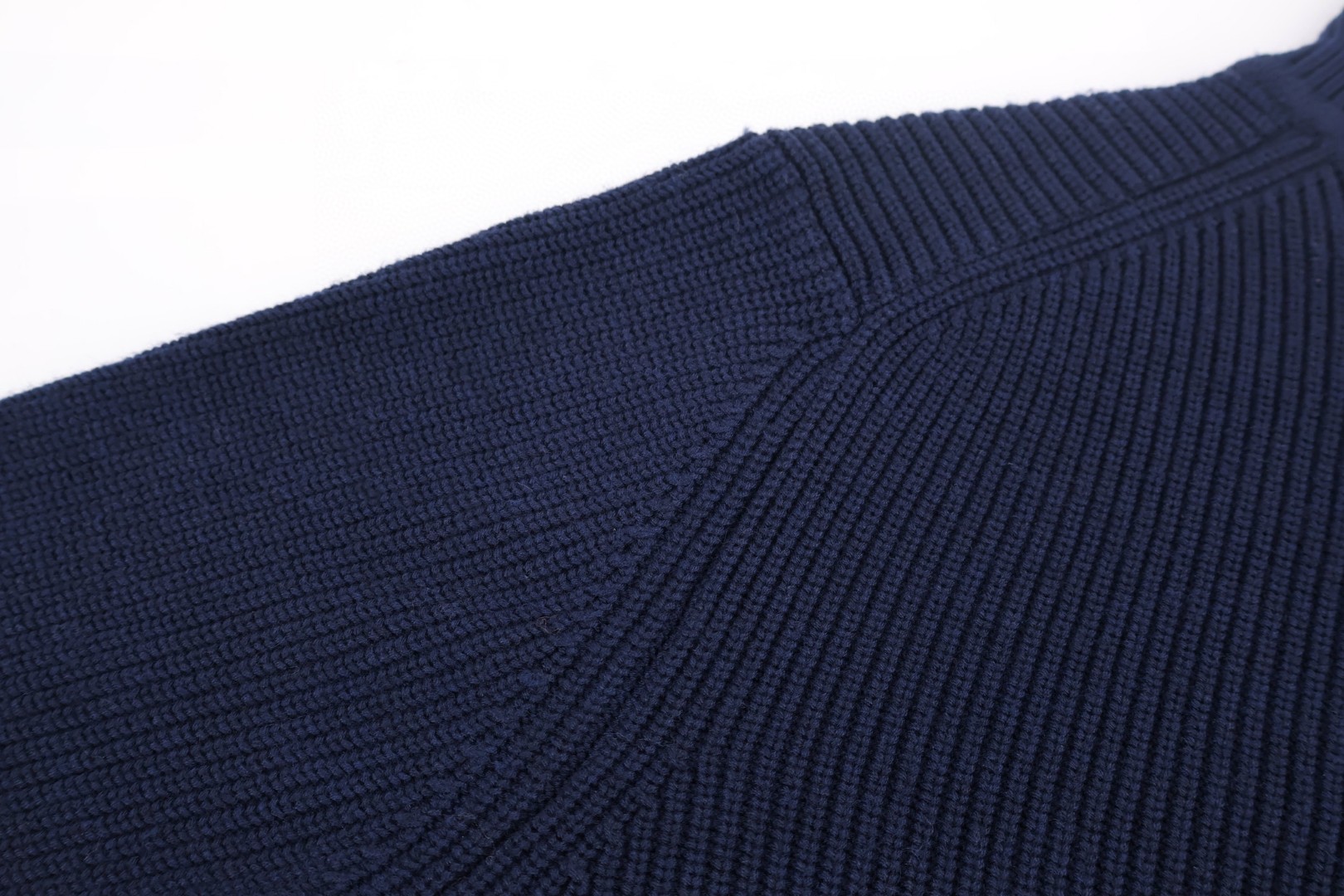 PRADA 普拉达 海鸥领羊绒针织毛衣 针织衫 长袖 白色 蓝色 B0 