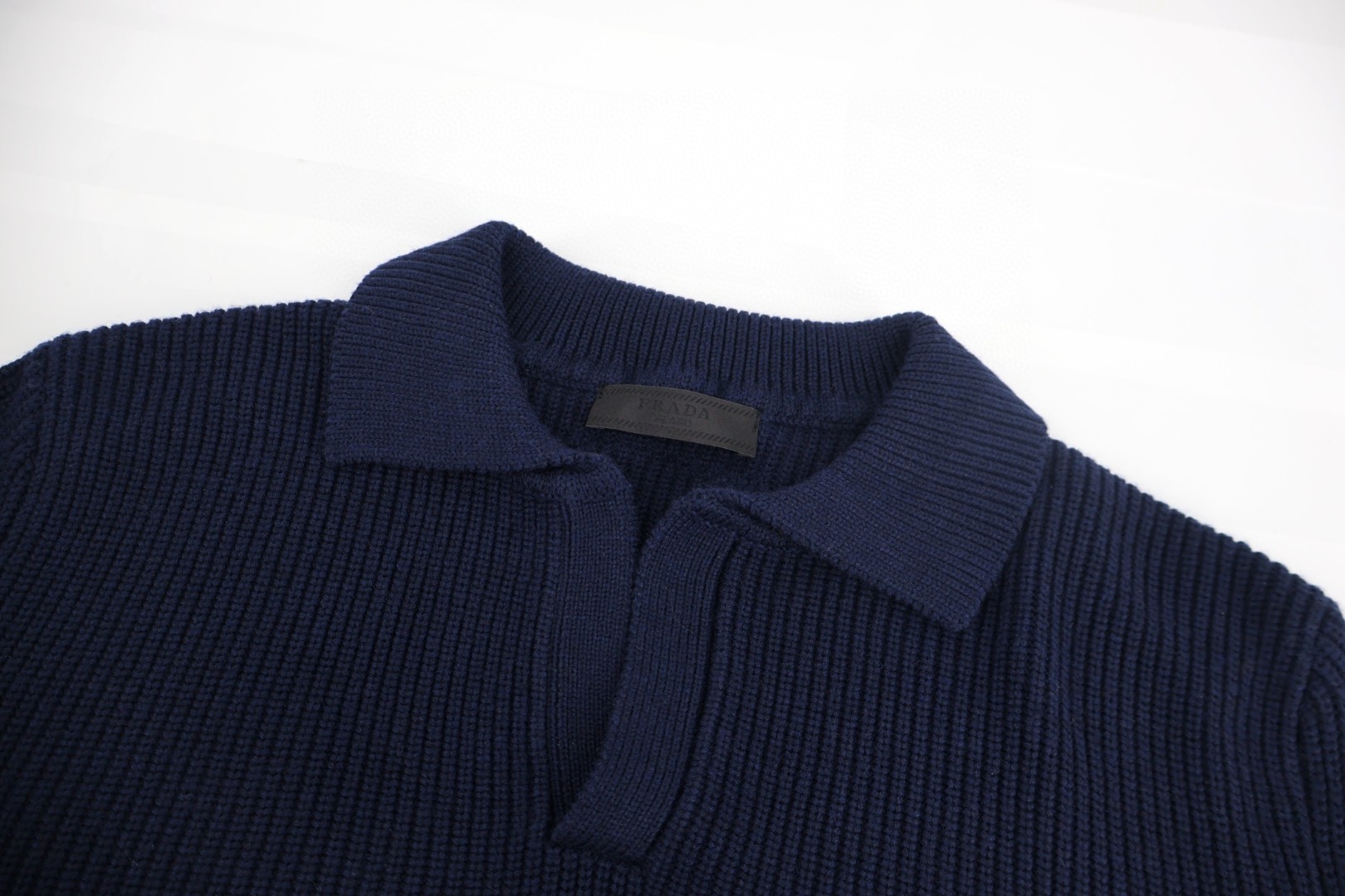 PRADA 普拉达 海鸥领羊绒针织毛衣 针织衫 长袖 白色 蓝色 B0 