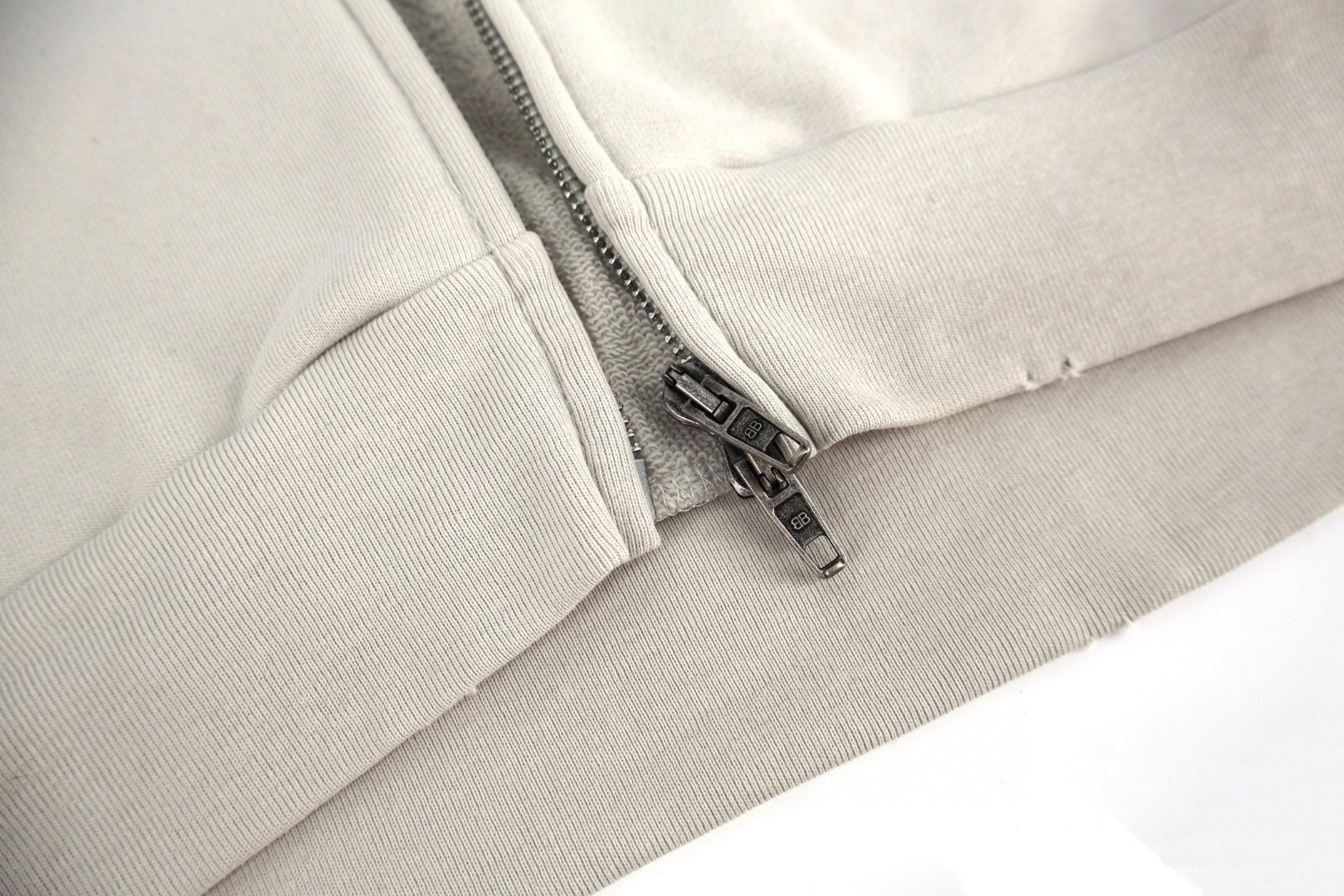 Balenciaga 巴黎世家 蓝刺绣拉链帽衫 连帽卫衣 外套 长袖 做旧白 B0 803264TSVP18016