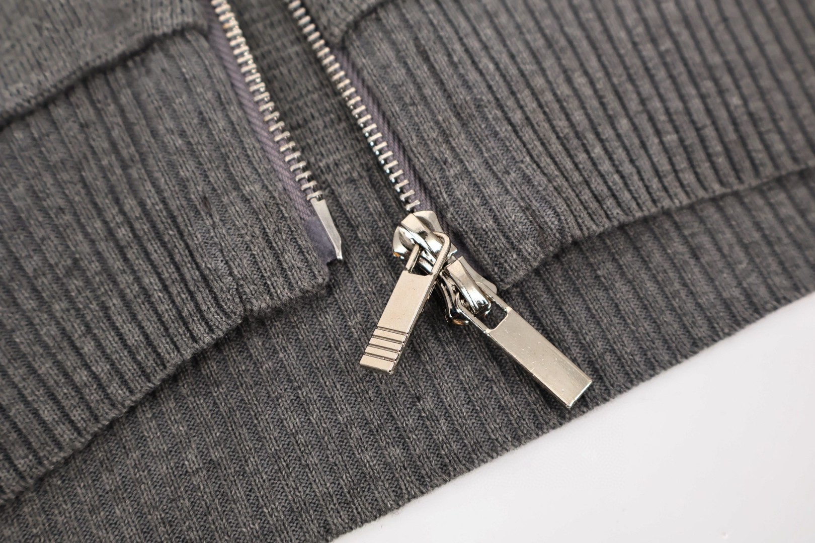 THOM BROWNE 四条杠羊毛针织拉链外套 毛衣 外套 长袖 深蓝色 灰色 B0