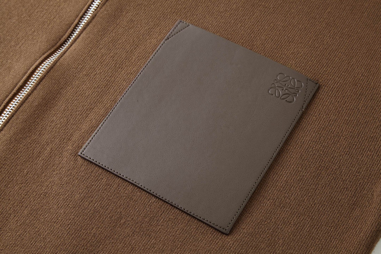 LOEWE 罗意威 皮标口袋针织拉链帽衫 卫衣 外套 长袖 棕色 B5 H526Y16KAS-3100