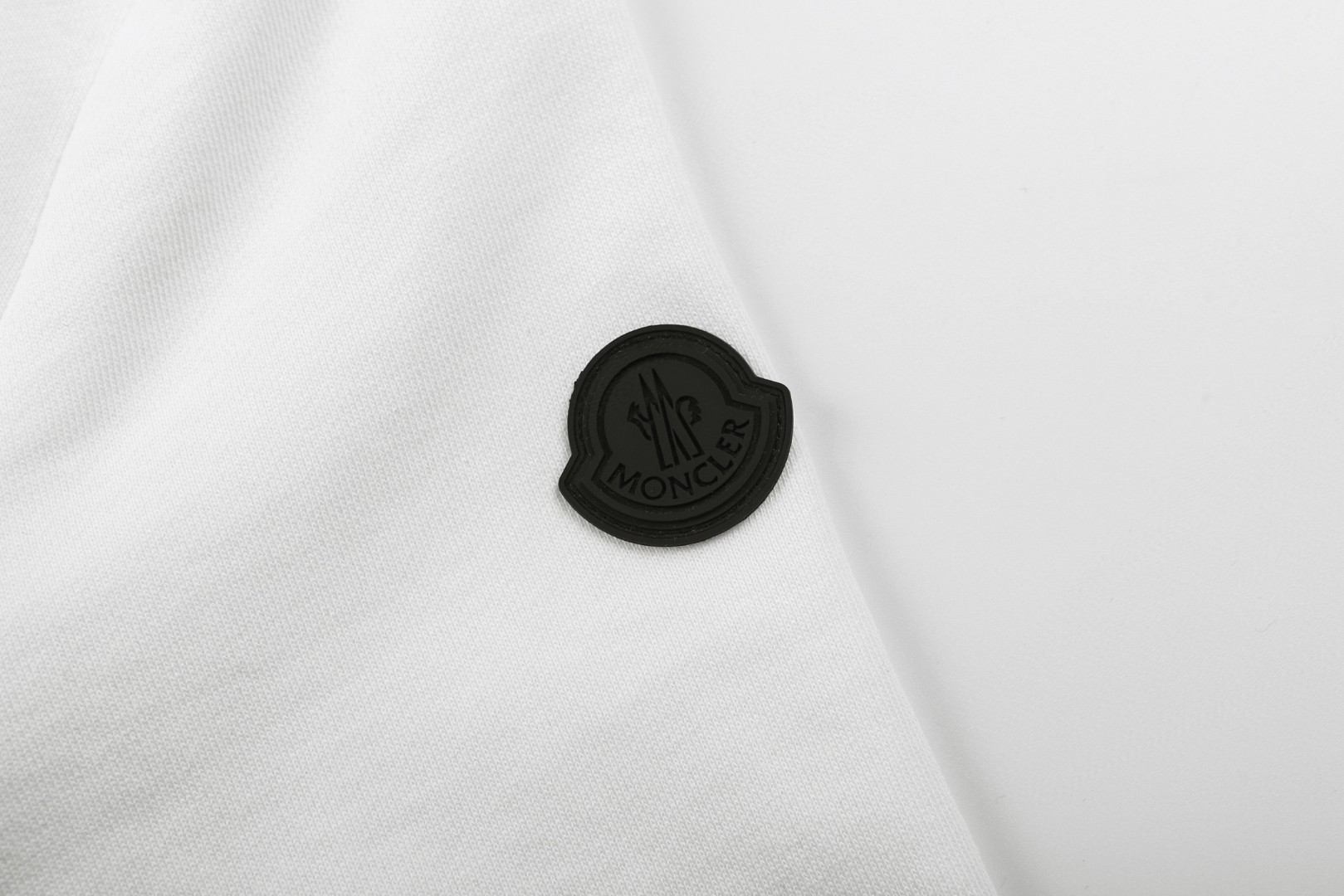 Moncler 蒙口 重影印花圆领卫衣 秋冬 外套 黑色 白色 A5 K10918G00007809KR999