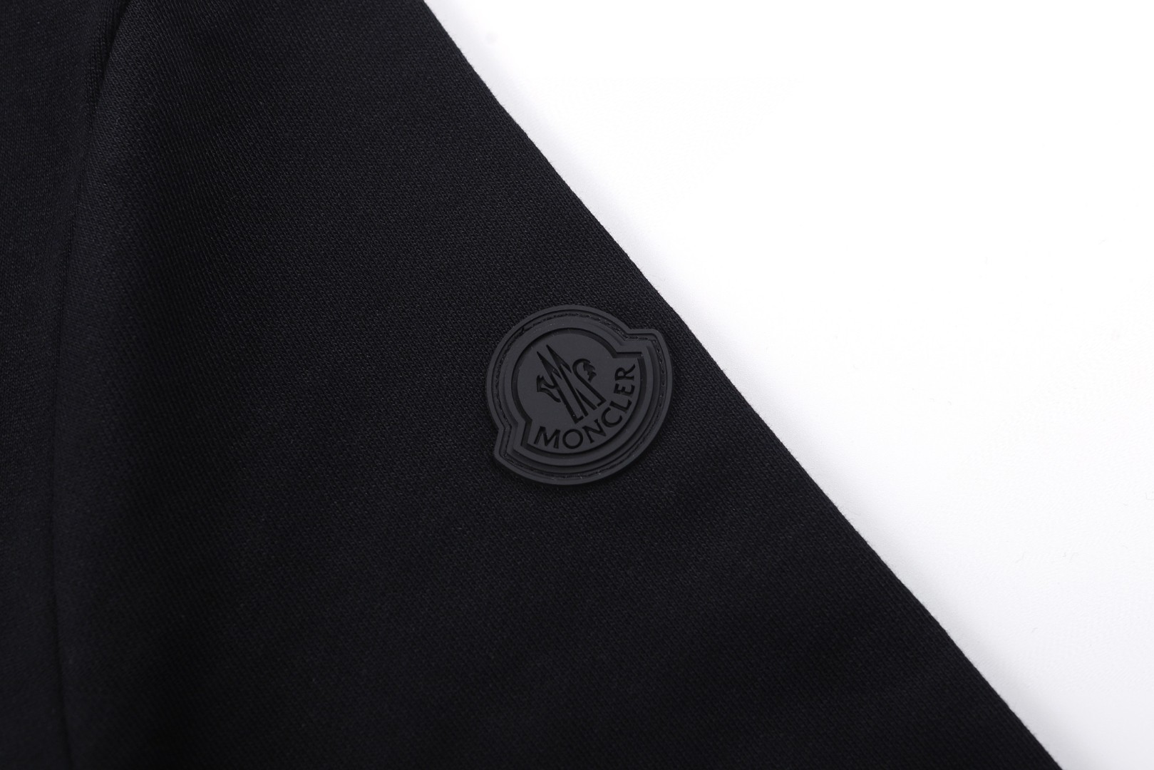 Moncler 蒙口 重影印花圆领卫衣 秋冬 外套 黑色 白色 A5 K10918G00007809KR999