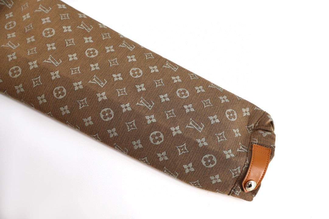 LOUIS VUITTON 路易威登 老花立领外套 夹克 红色 C2 1AHXXC