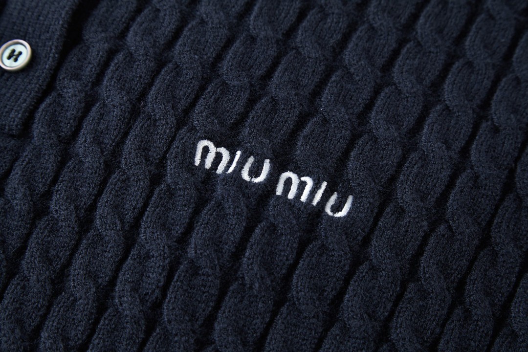 MIU MIU 缪缪 麻花针织Polo领毛衣 针织衫 长袖 藏蓝色 B0