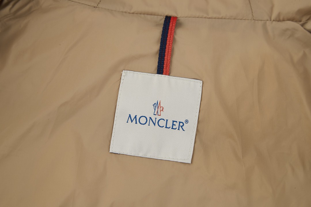 Moncler 蒙口 Boed系列 狐狸毛领收腰羽绒服 夹克 保暖 外套 驼米色 E2 J20931A00095595FE239