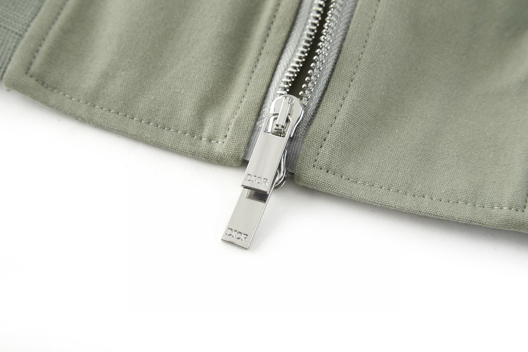 DIOR 迪奥 胸章刺绣棒球服 夹克 外套 长袖 灰绿色 米白色 B5 143C432G6107-C886