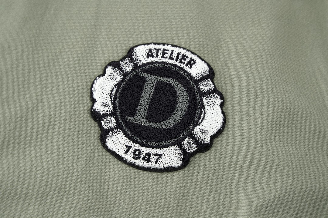 DIOR 迪奥 胸章刺绣棒球服 夹克 外套 长袖 灰绿色 米白色 B5 143C432G6107-C886