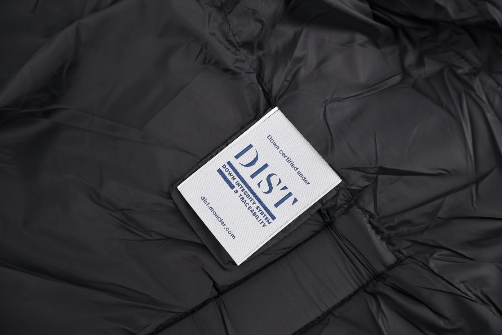 Moncler 蒙口 Boed系列 狐狸毛领收腰羽绒服 夹克 保暖 外套 女款 白色 黑色 E2 K20931A00099595FE03M