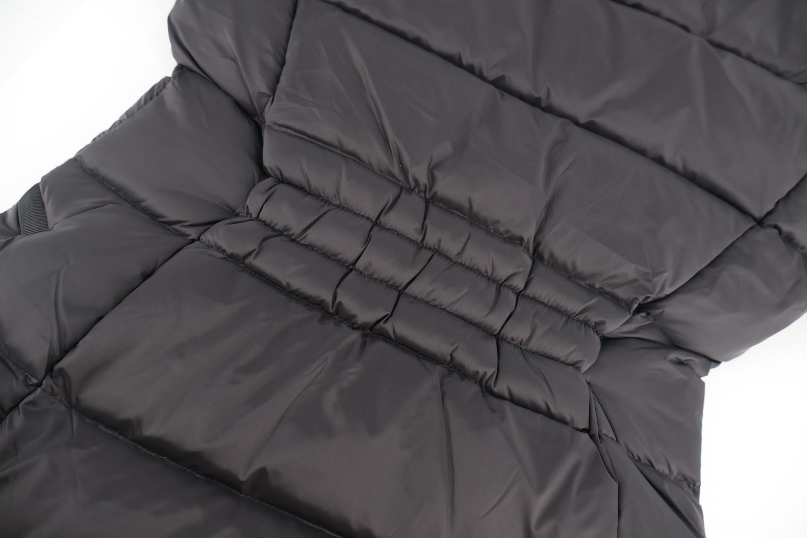 Moncler 蒙口 Boed系列 狐狸毛领收腰羽绒服 夹克 保暖 外套 女款 白色 黑色 E2 K20931A00099595FE03M