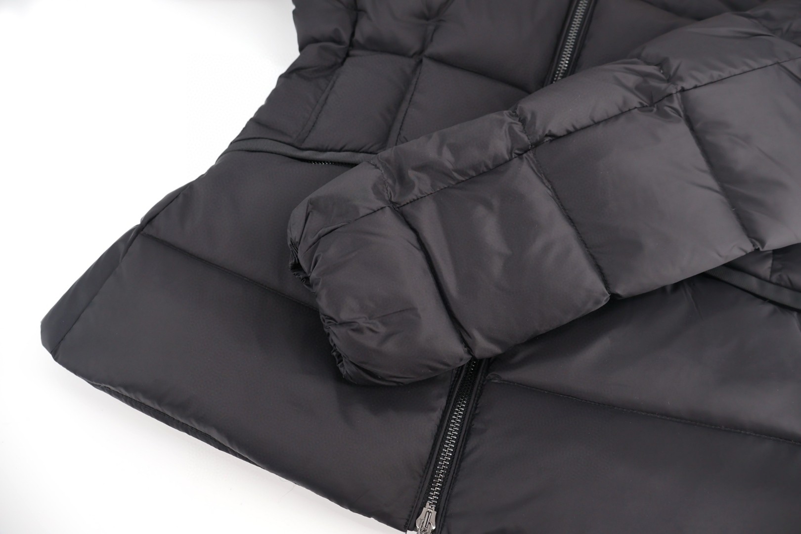 Moncler 蒙口 Boed系列 狐狸毛领收腰羽绒服 夹克 保暖 外套 女款 白色 黑色 E2 K20931A00099595FE03M