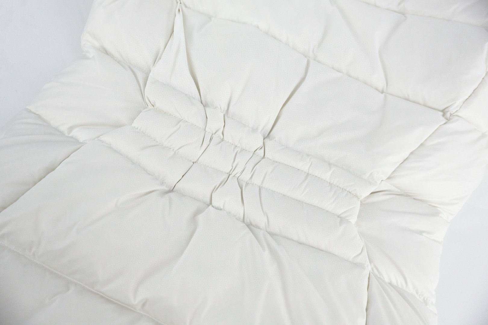 Moncler 蒙口 Boed系列 狐狸毛领收腰羽绒服 夹克 保暖 外套 女款 白色 黑色 E2 K20931A00099595FE03M