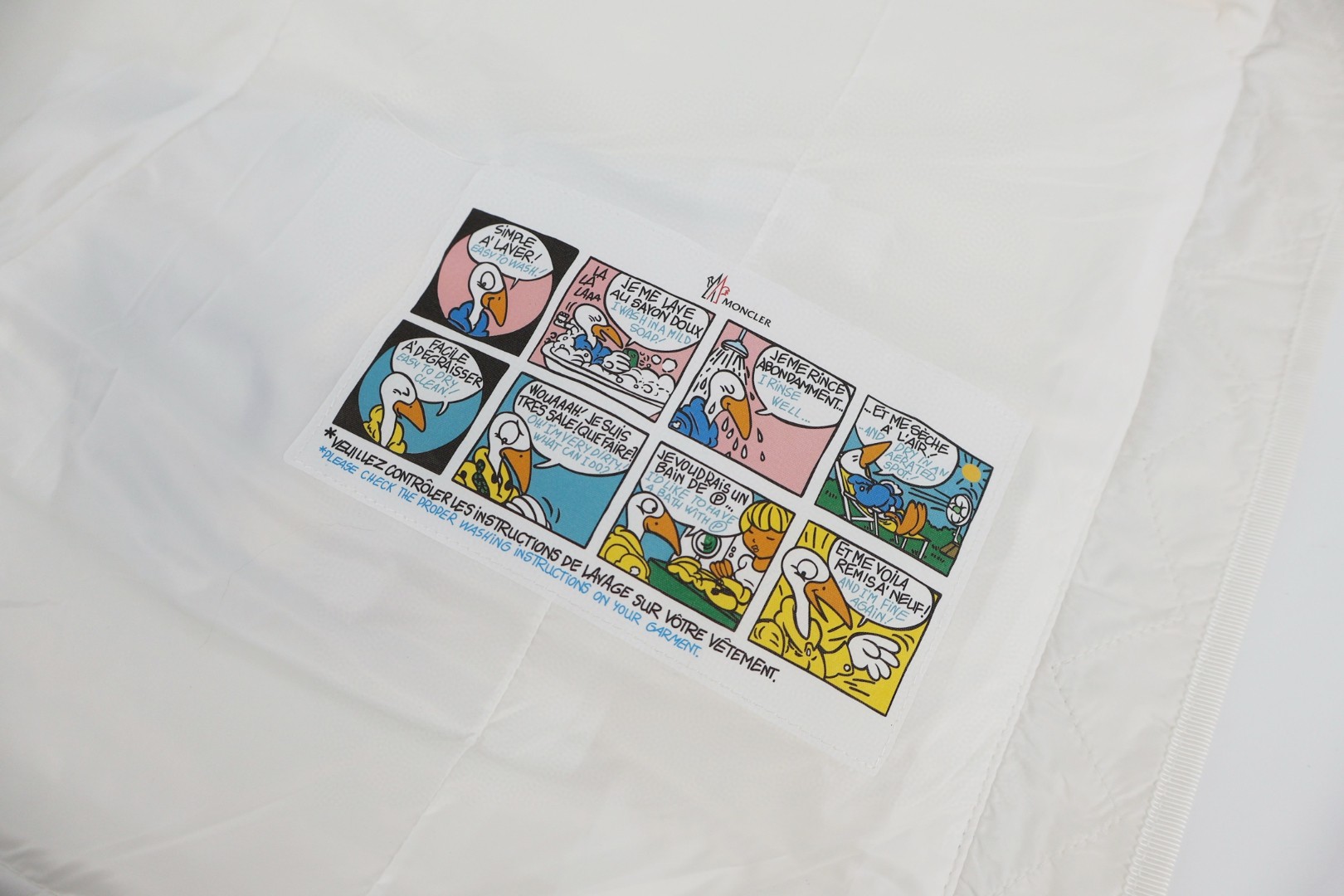 Moncler 蒙口 Boed系列 狐狸毛领收腰羽绒服 夹克 保暖 外套 女款 白色 黑色 E2 K20931A00099595FE03M