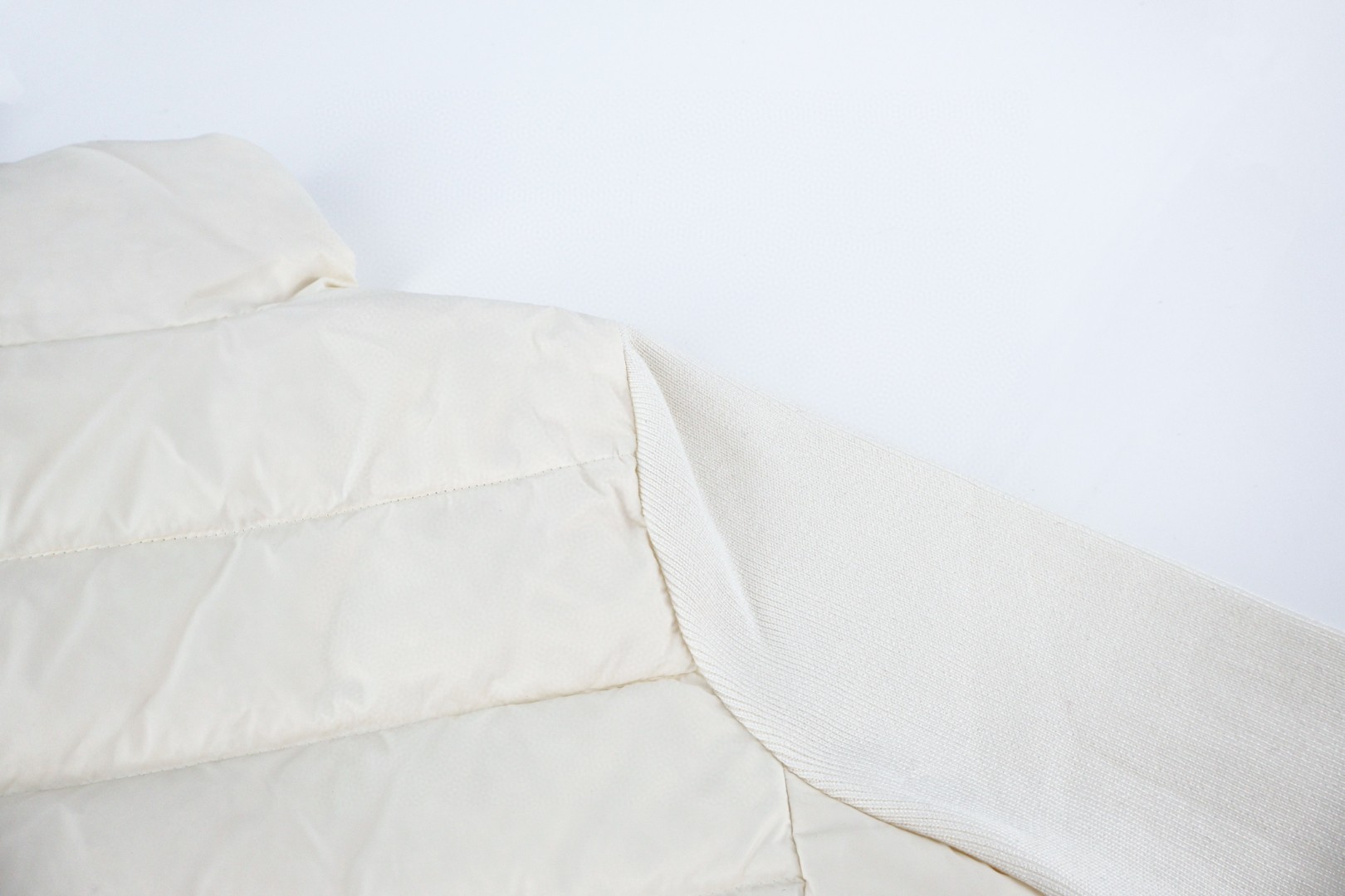 Moncler 蒙口 毛织拼接羽绒服 夹克 保暖 外套 女款 黑色 白色 C5 G20939B00030M1131030