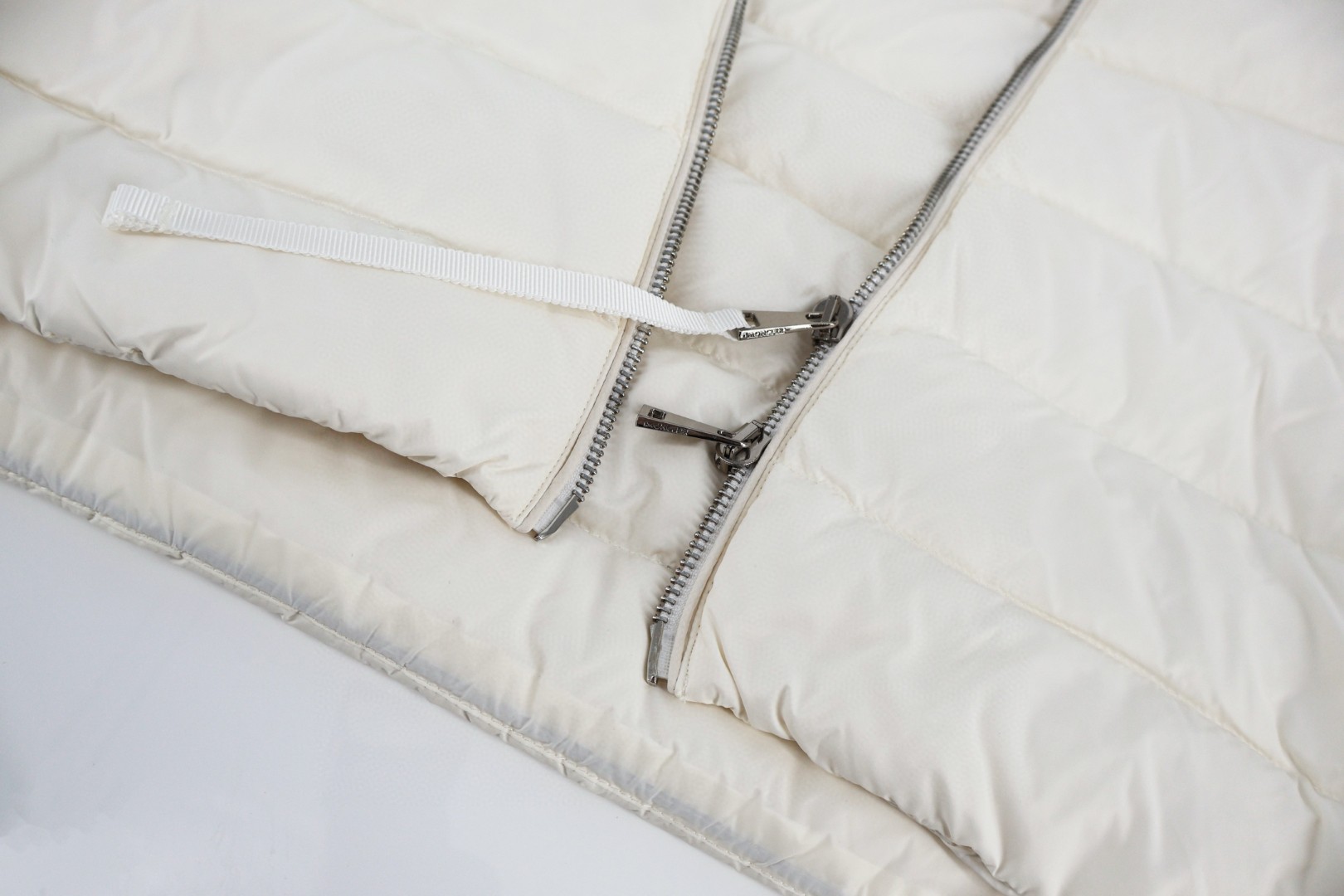 Moncler 蒙口 毛织拼接羽绒服 夹克 保暖 外套 女款 黑色 白色 C5 G20939B00030M1131030