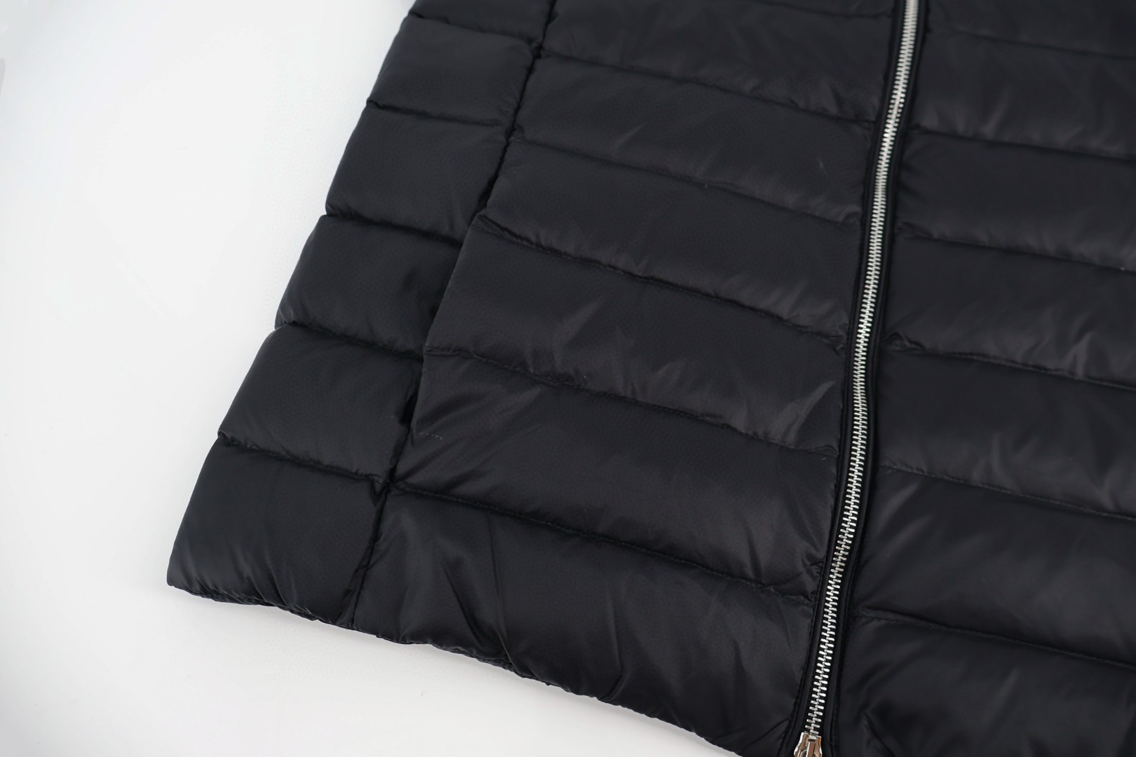 Moncler 蒙口 毛织拼接羽绒服 夹克 保暖 外套 女款 黑色 白色 C5 G20939B00030M1131030