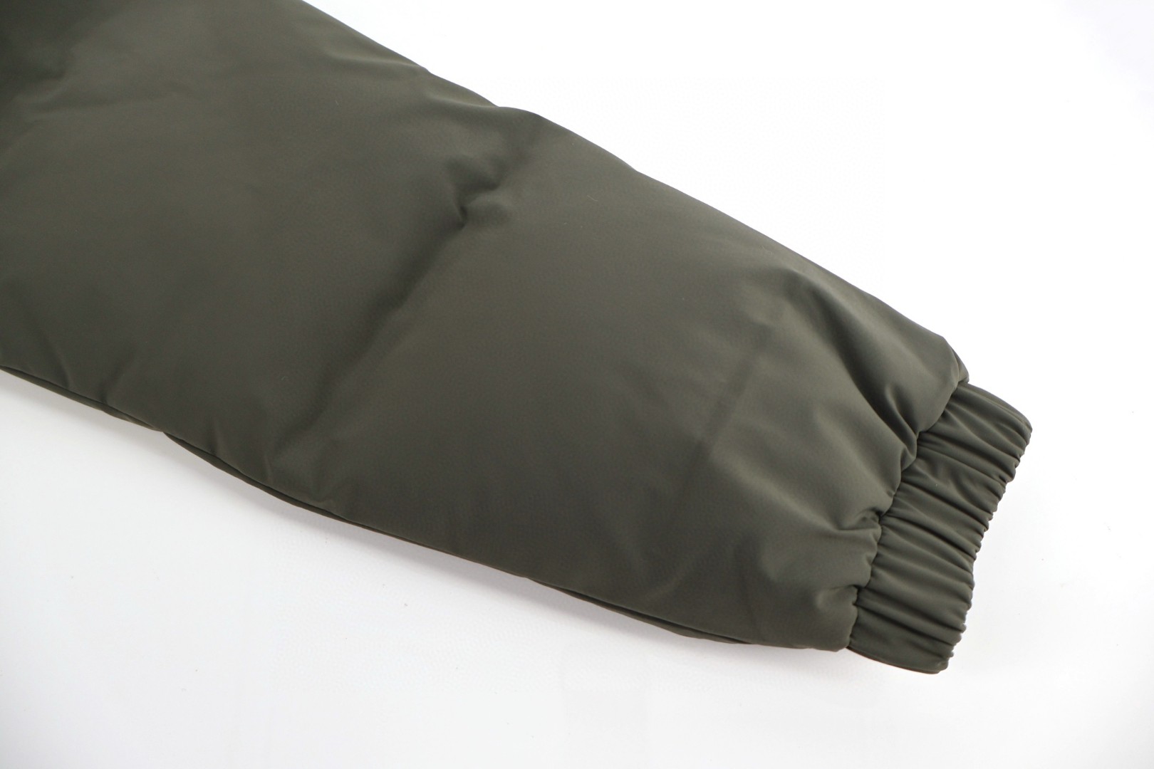 PRADA 普拉达 三角标立领羽绒服 夹克 外套 长袖 保暖 绿色 黑色 D5