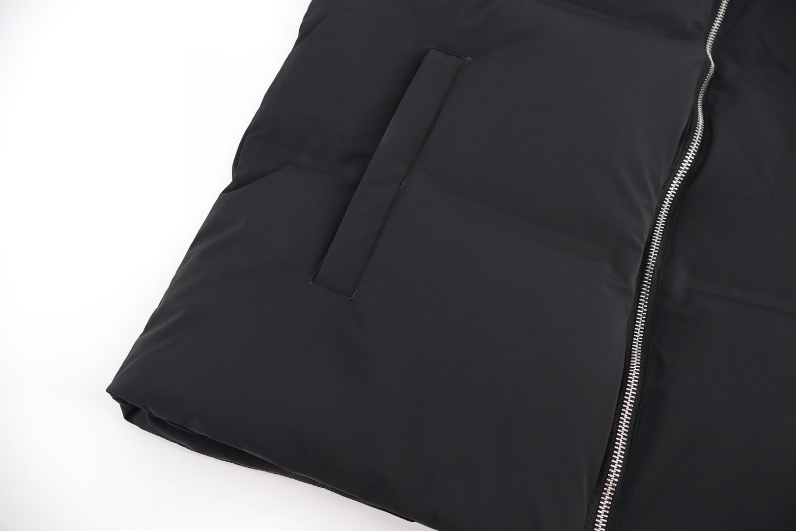 PRADA 普拉达 三角标立领羽绒服 夹克 外套 长袖 保暖 绿色 黑色 D5