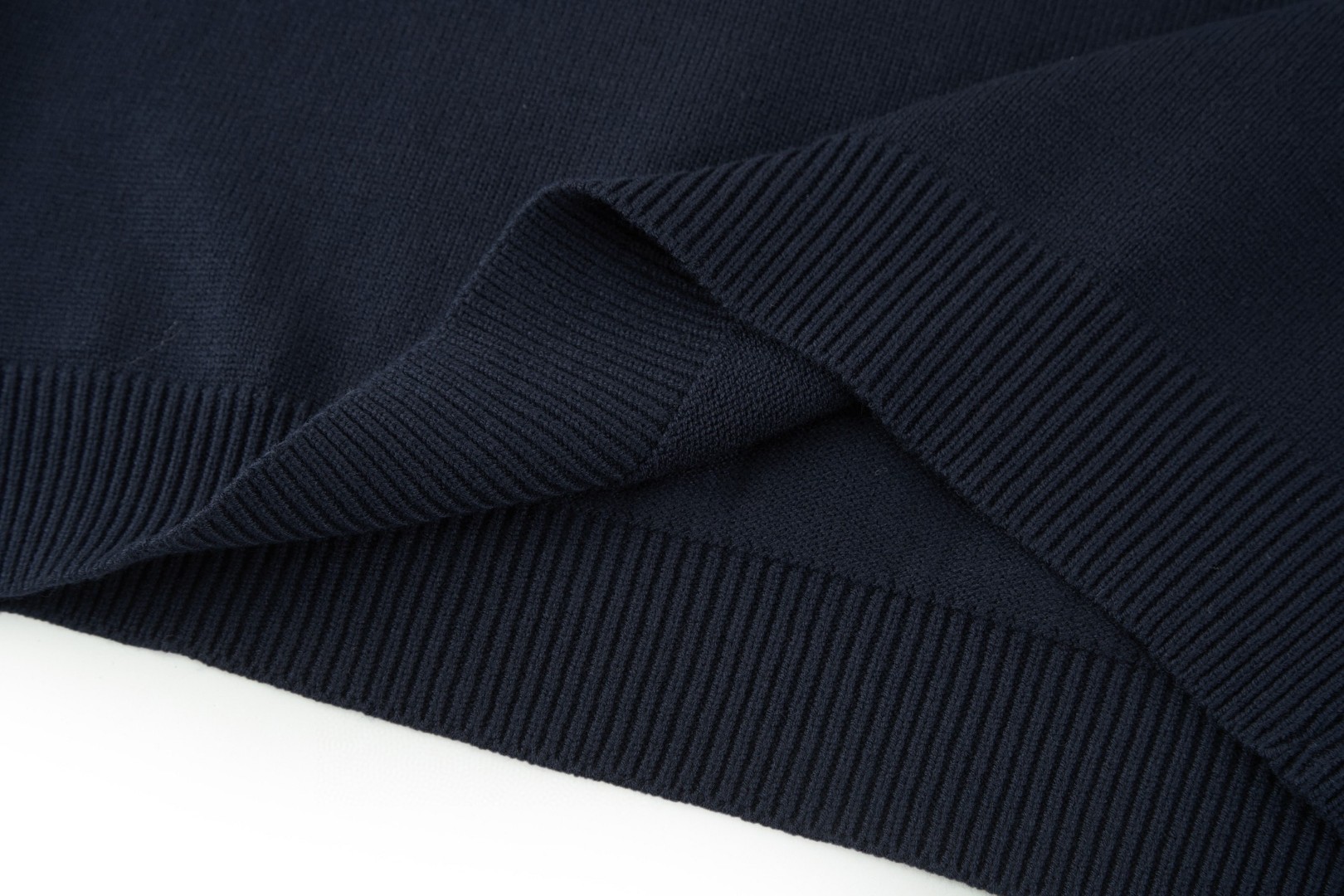 GUCCl 古驰 签名logo嵌花圆领毛衣 针织衫 外套 长袖 黑色 蓝色 灰色 B0 795347-XKD74-1423