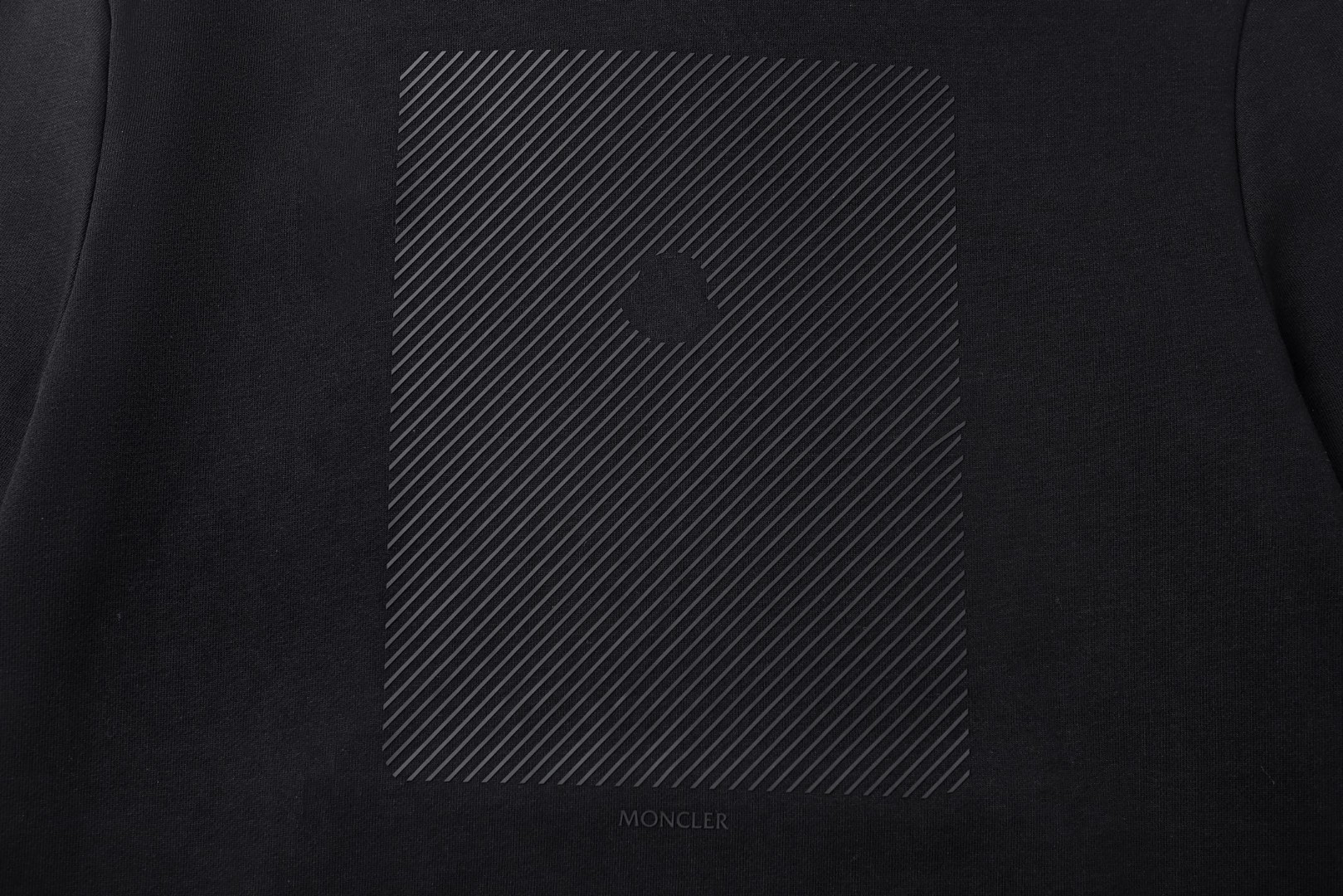 Moncler 蒙口 背面标识连帽卫衣 秋冬 外套 黑色 B0 K20918G0005389AZY999