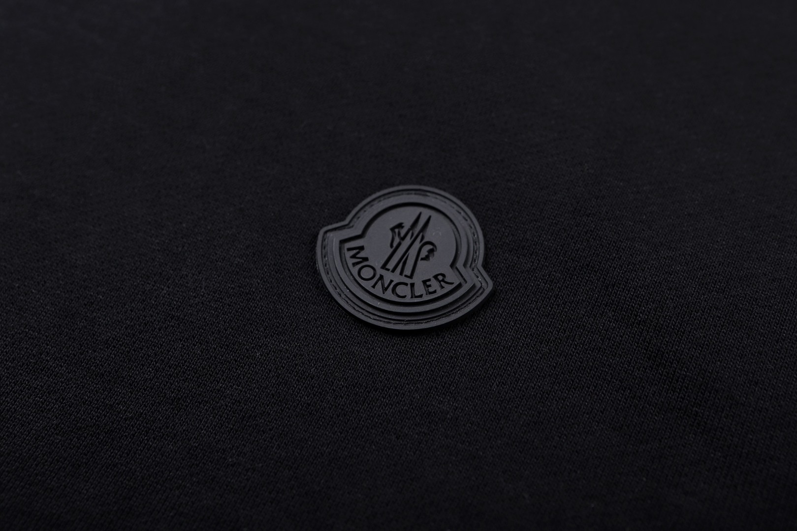 Moncler 蒙口 背面标识连帽卫衣 秋冬 外套 黑色 B0 K20918G0005389AZY999