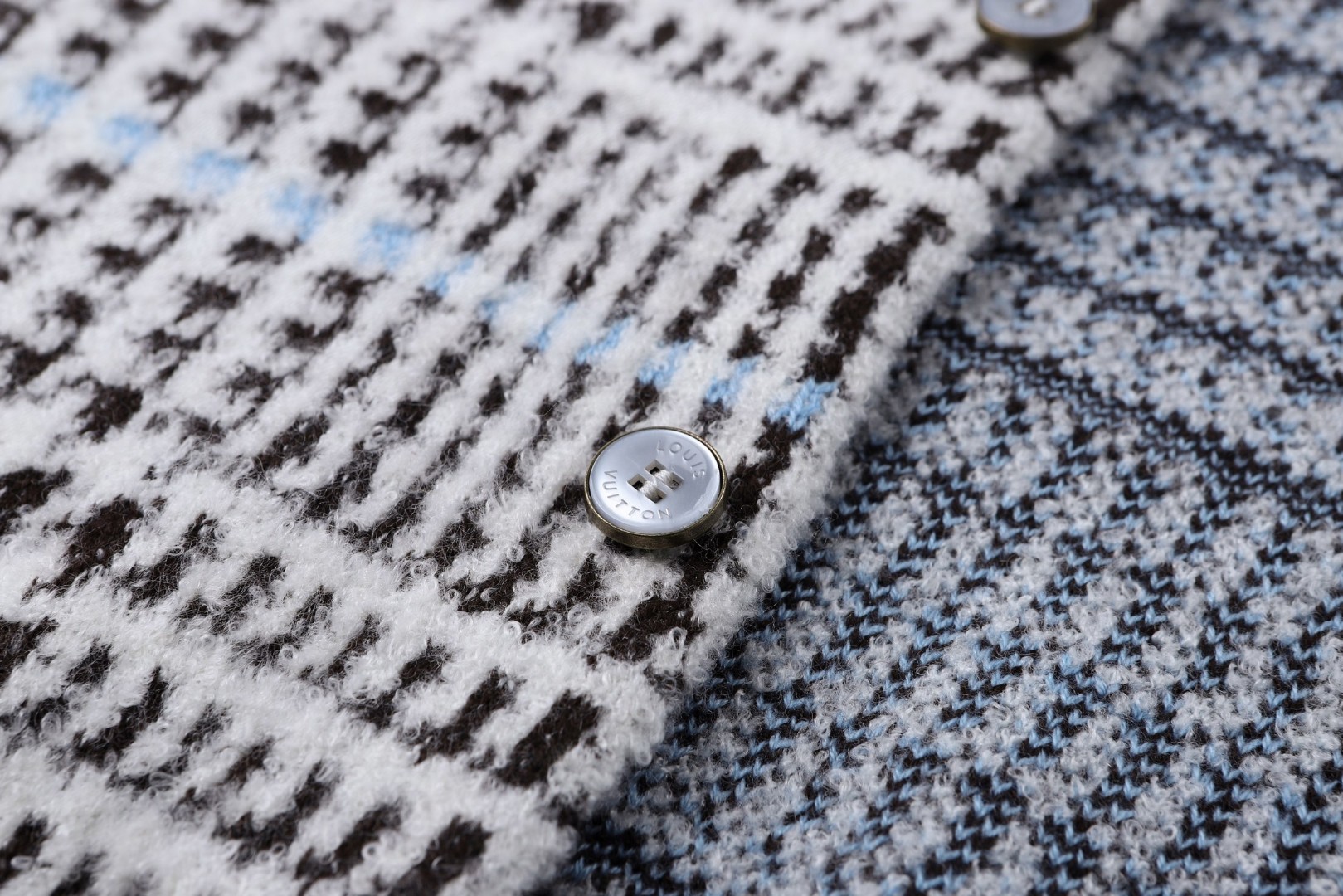 LOUIS VUITTON 路易威登 千鸟格纹V领开衫 针织衫 毛衣 外套 C0 1AJBSP