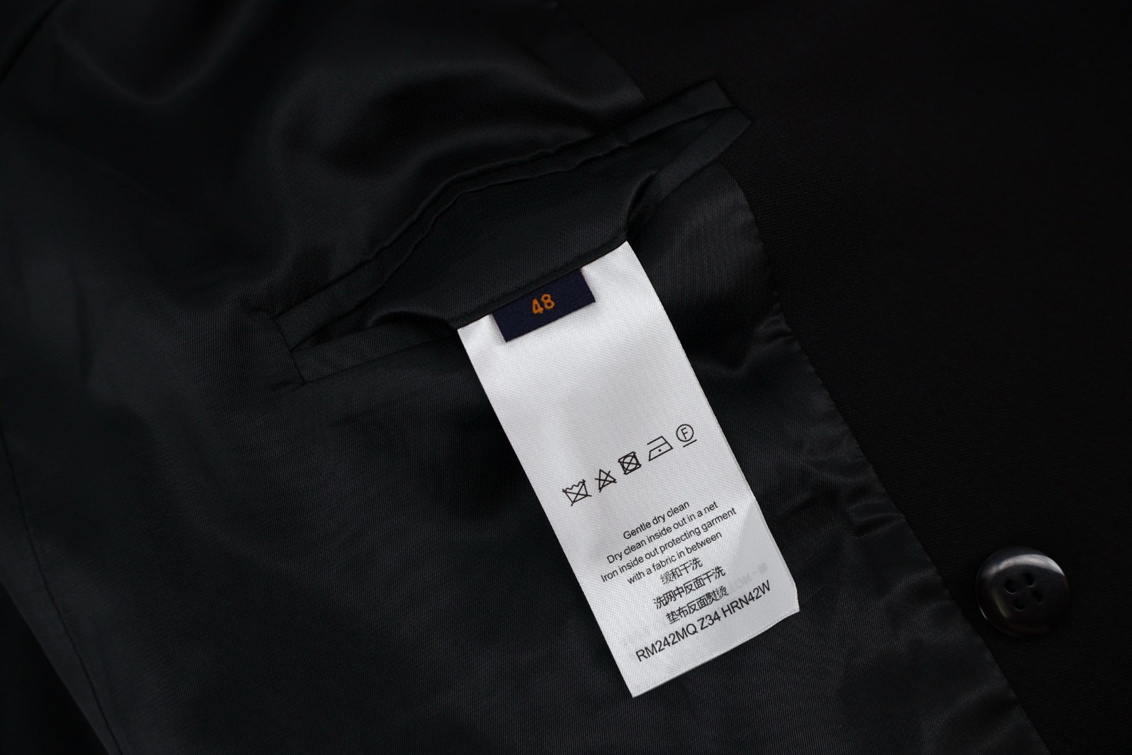 LOUIS VUITTON 路易威登 Nigo 联名款 樱花扣西装外套 夹克 黑色 C5 1AIMUJ