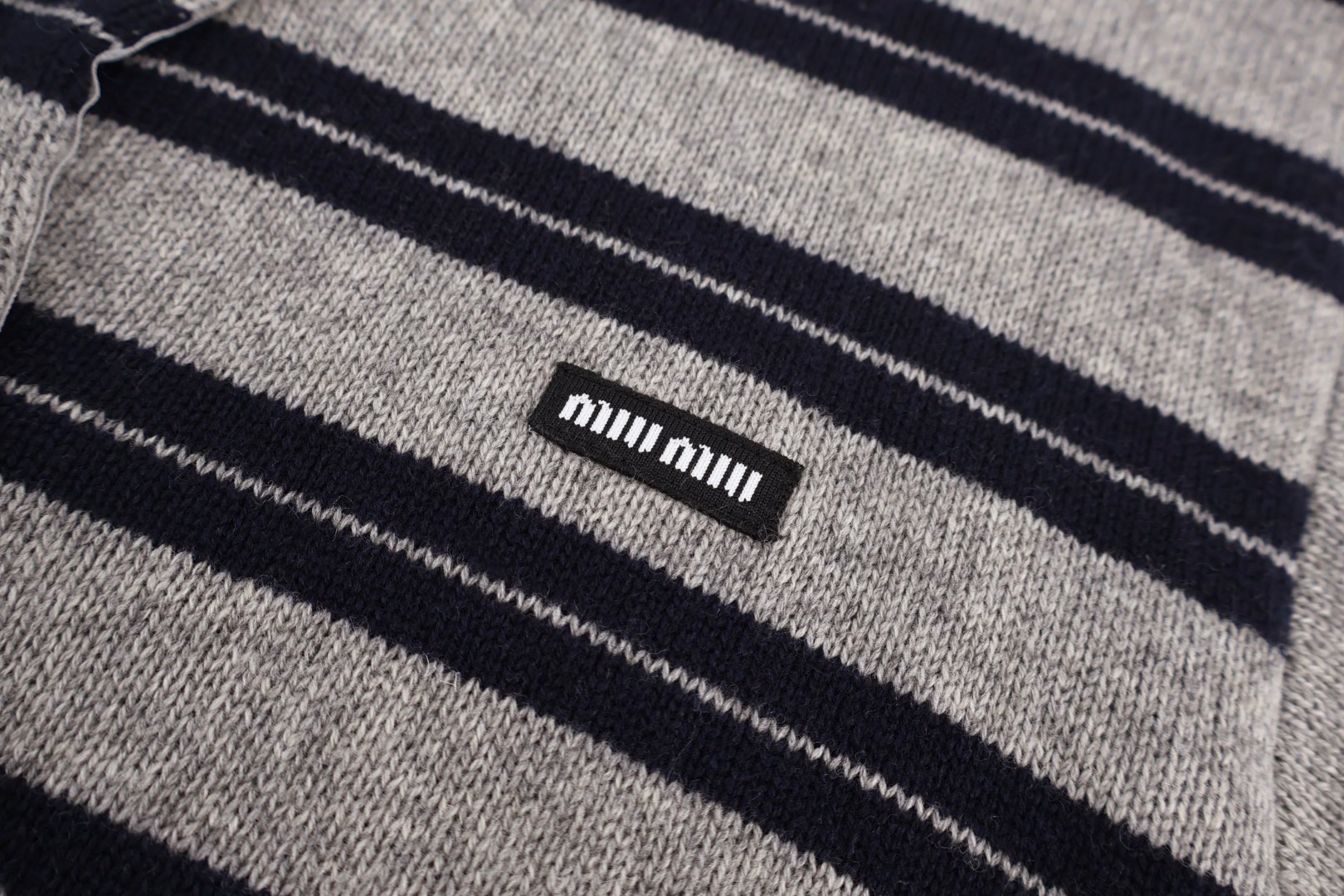 MIU MIU 缪缪 羊毛条纹撞色开衫 毛衣 针织衫 长袖 灰色 C5 MMF899-15NQ-F0MZQ-S-OOO