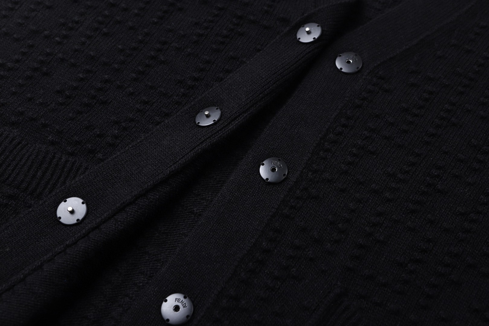 FENDI 芬迪 暗纹提花V领开衫 毛衣 针织衫 长袖 黑色 C0 FZE549AYM0F0GME