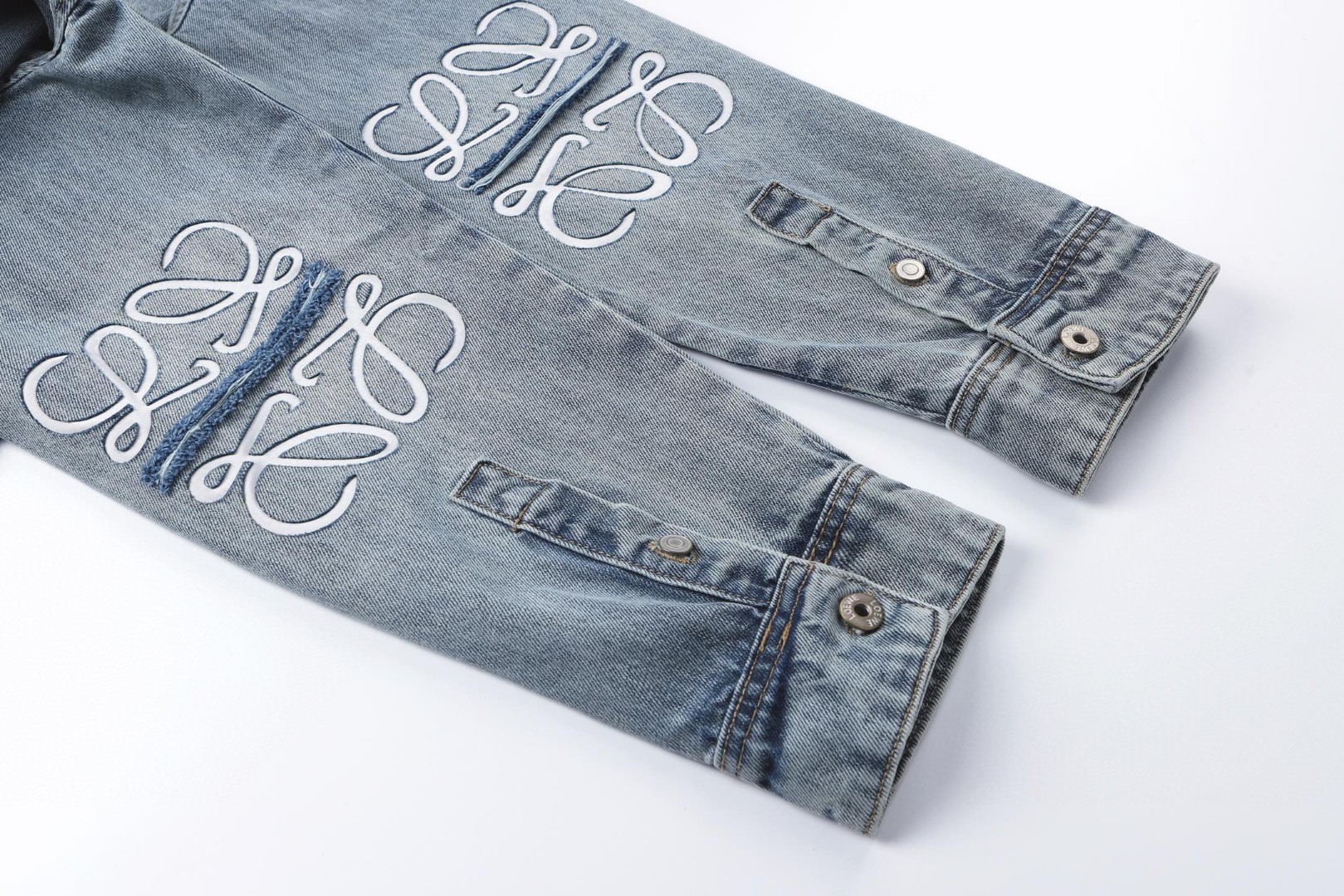 Loewe 罗意威 手臂激光烧花牛仔衬衫 牛仔衣 外套 长袖 秋冬 蓝色 B5 H526Y1DW13-6395