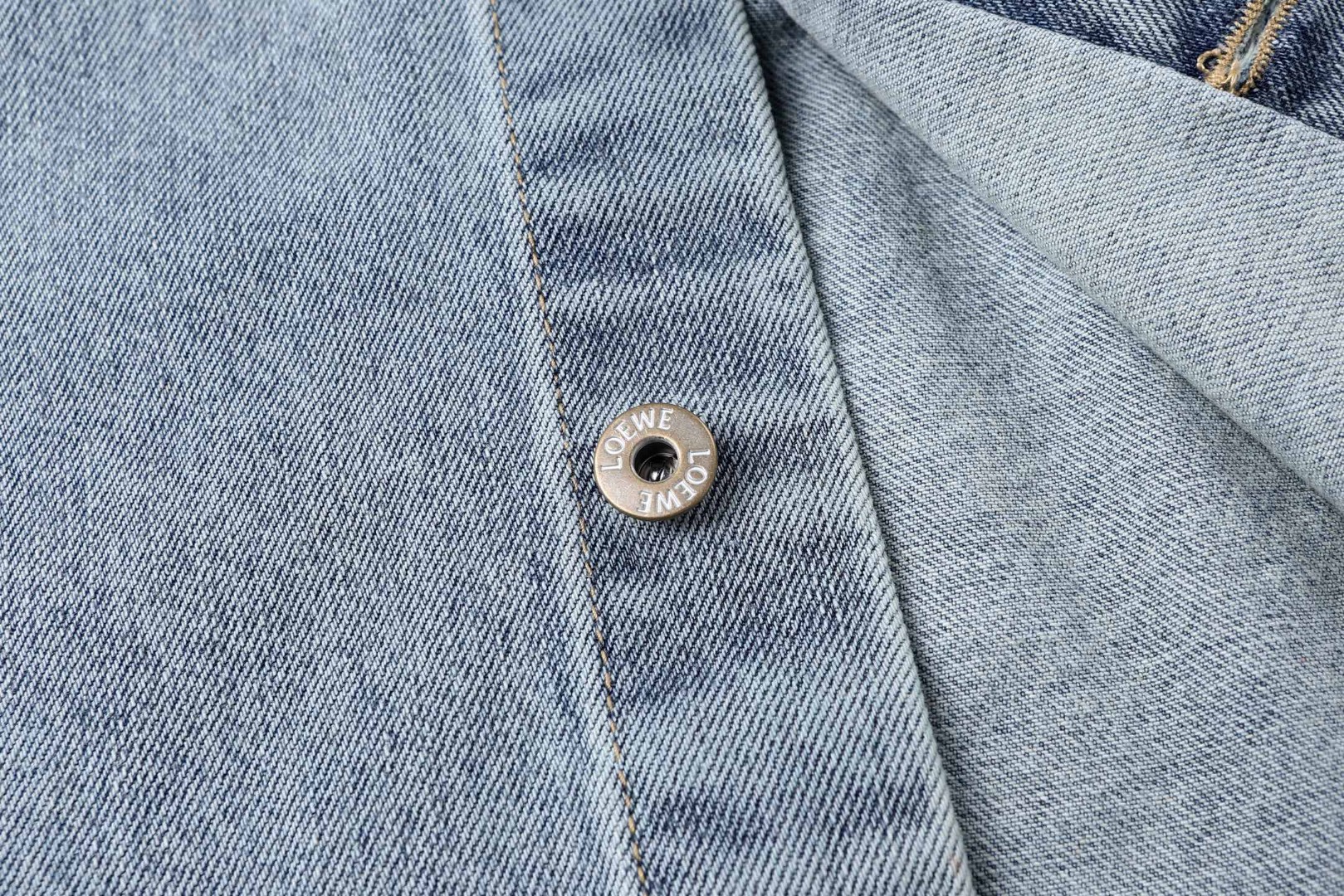 Loewe 罗意威 手臂激光烧花牛仔衬衫 牛仔衣 外套 长袖 秋冬 蓝色 B5 H526Y1DW13-6395