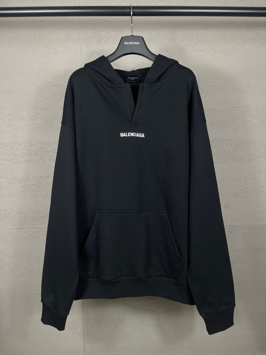 Balenciaga 巴黎世家 logo刺绣Polo领襟连帽卫衣 外套 长袖 黑色 B0 827939TTVJ21569