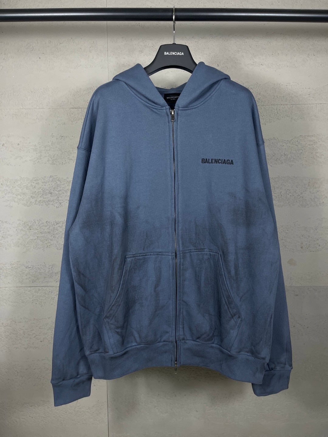 Balenciaga 巴黎世家 字母logo刺绣手绘做旧拉链连帽卫衣 外套 长袖 蓝色 B0 803264TTVG13364