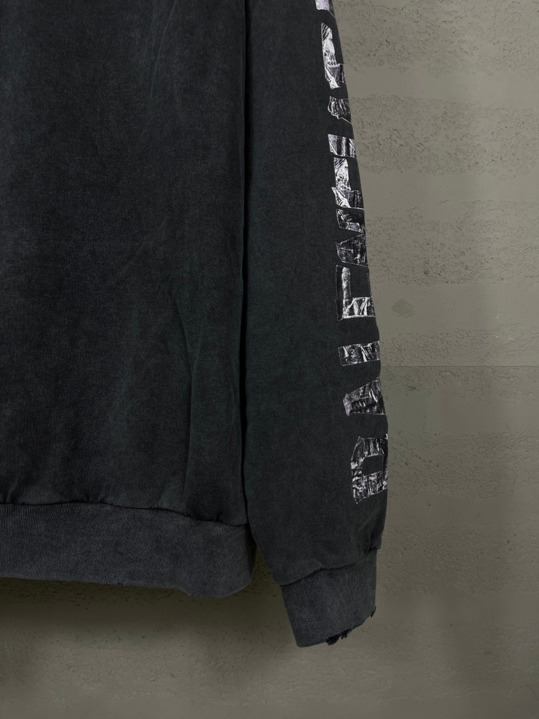 Balenciaga 巴黎世家 美纹纸胶带直喷印花连帽卫衣 外套 长袖 黑色 B0 744441TTVE69374