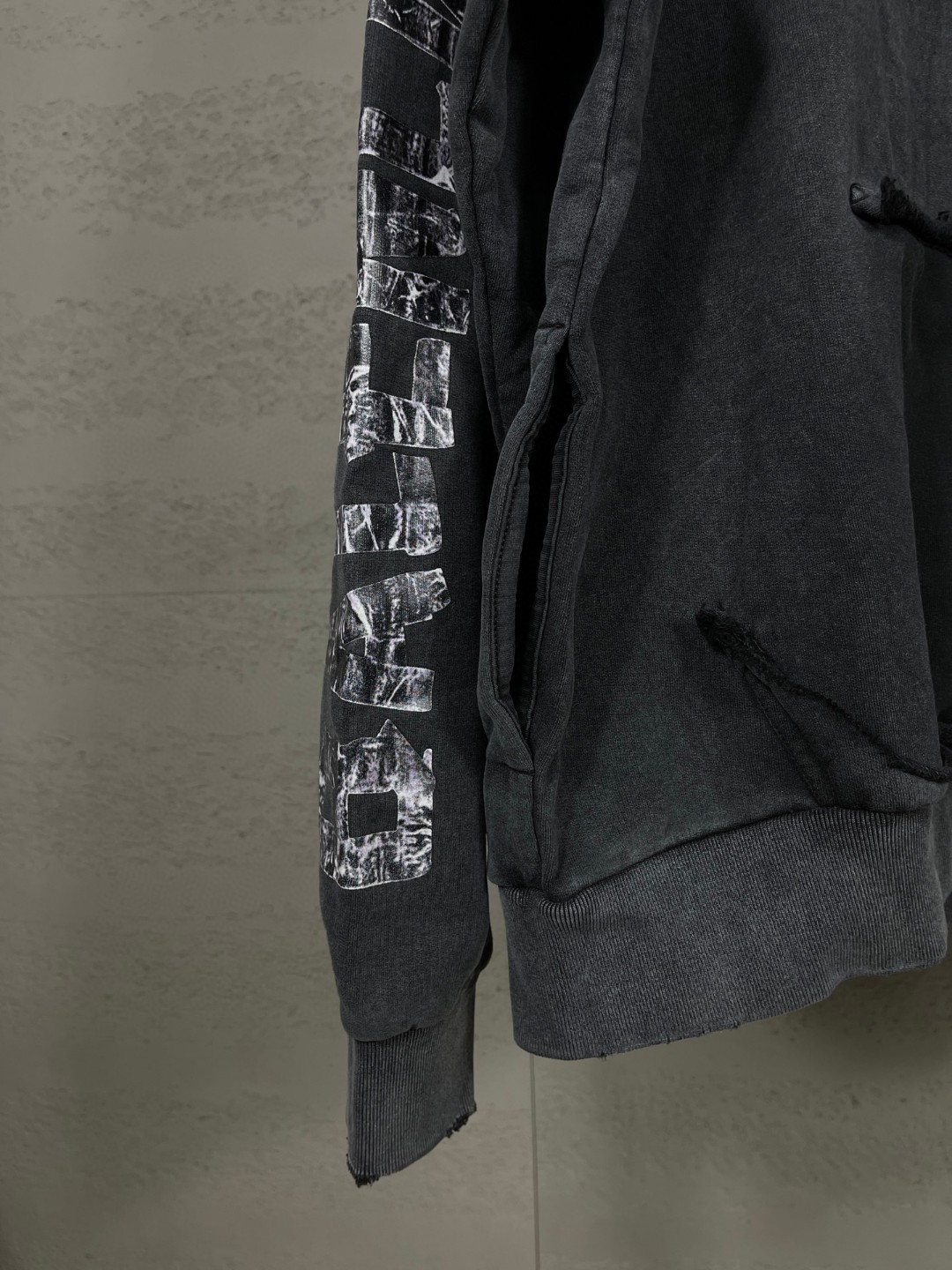 Balenciaga 巴黎世家 美纹纸胶带直喷印花连帽卫衣 外套 长袖 黑色 B0 744441TTVE69374