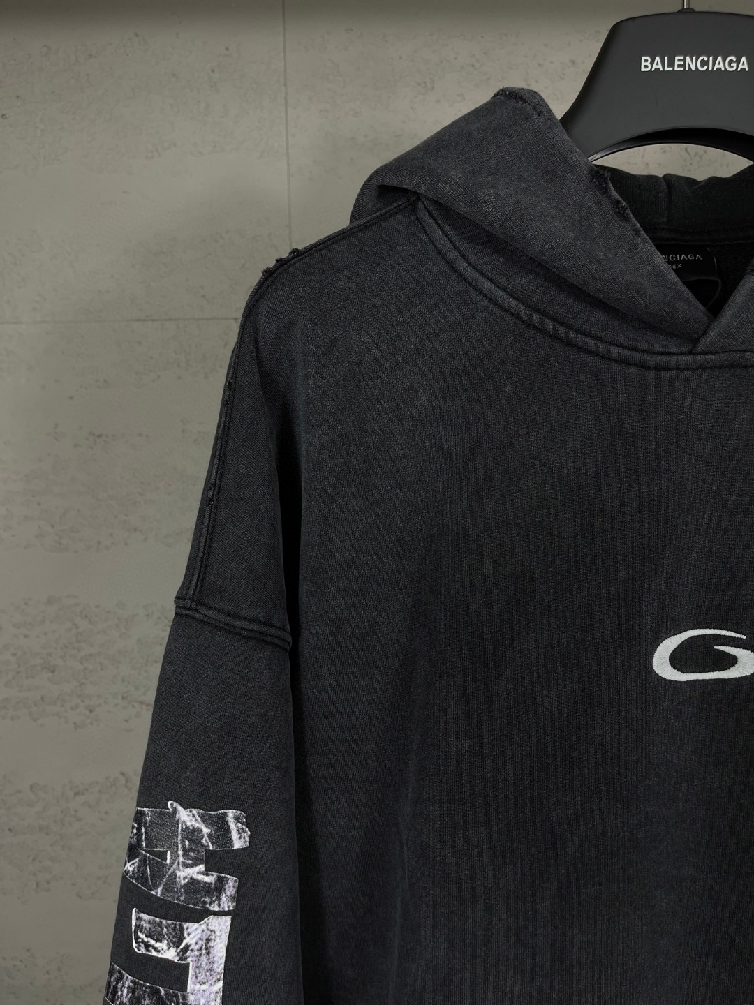 Balenciaga 巴黎世家 美纹纸胶带直喷印花连帽卫衣 外套 长袖 黑色 B0 744441TTVE69374