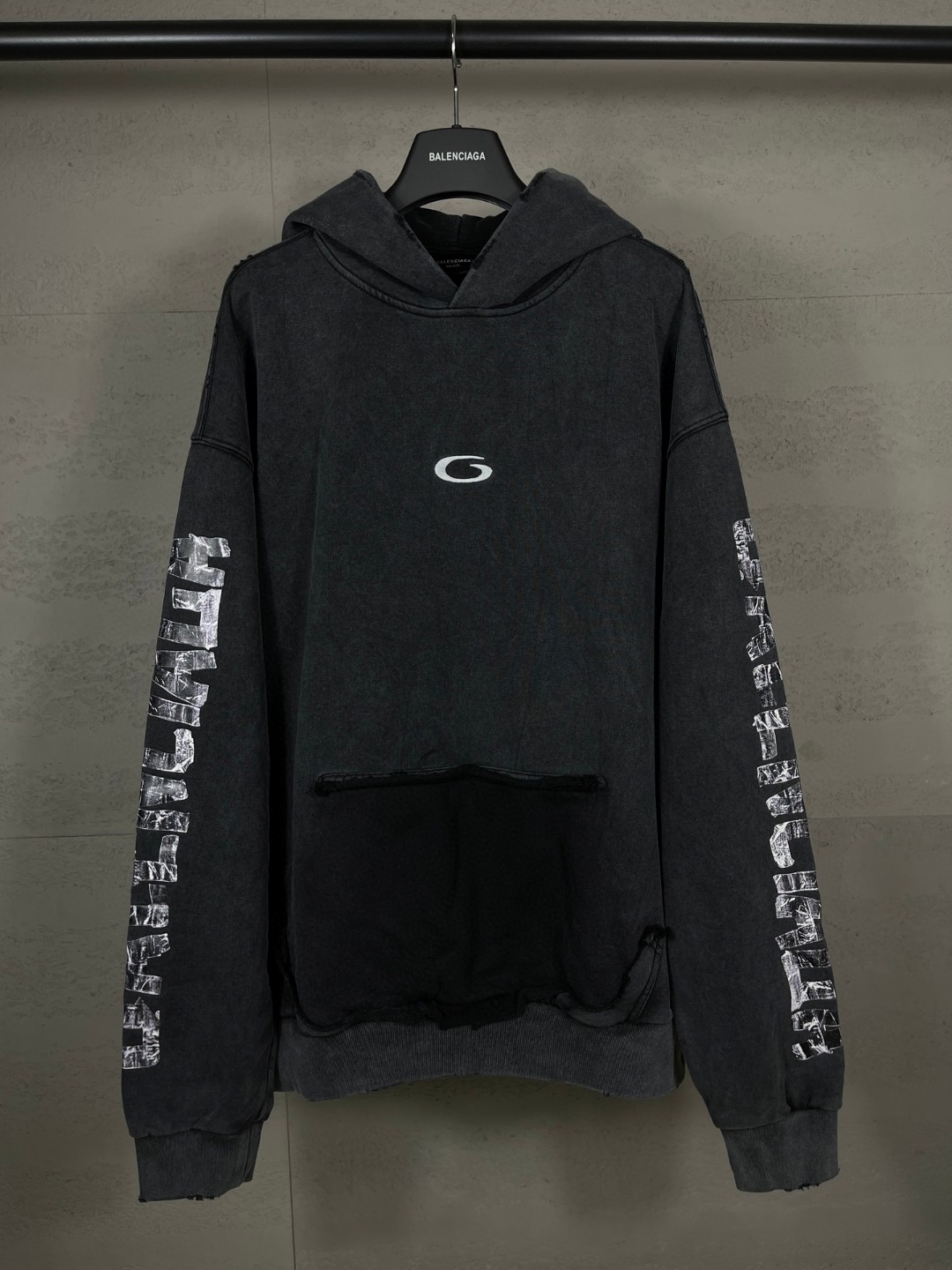 Balenciaga 巴黎世家 美纹纸胶带直喷印花连帽卫衣 外套 长袖 黑色 B0 744441TTVE69374