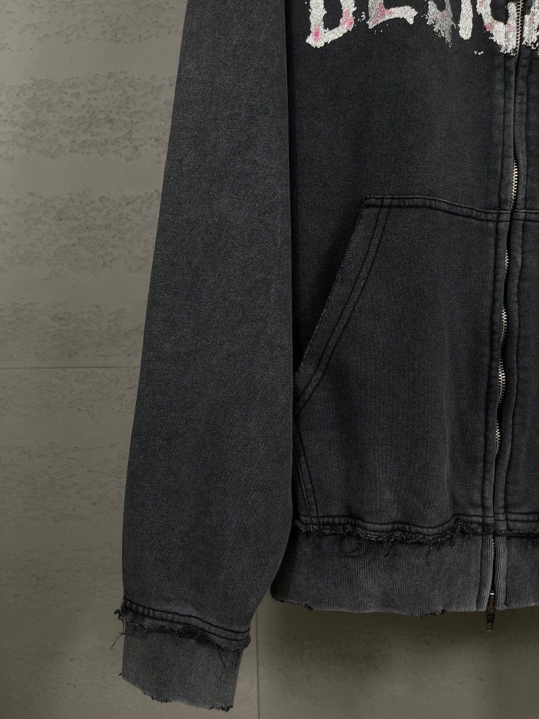 Balenciaga 巴黎世家 字母艺术金银粉印花拉链连帽卫衣 外套 长袖 黑色 B0 808227TSVC31041