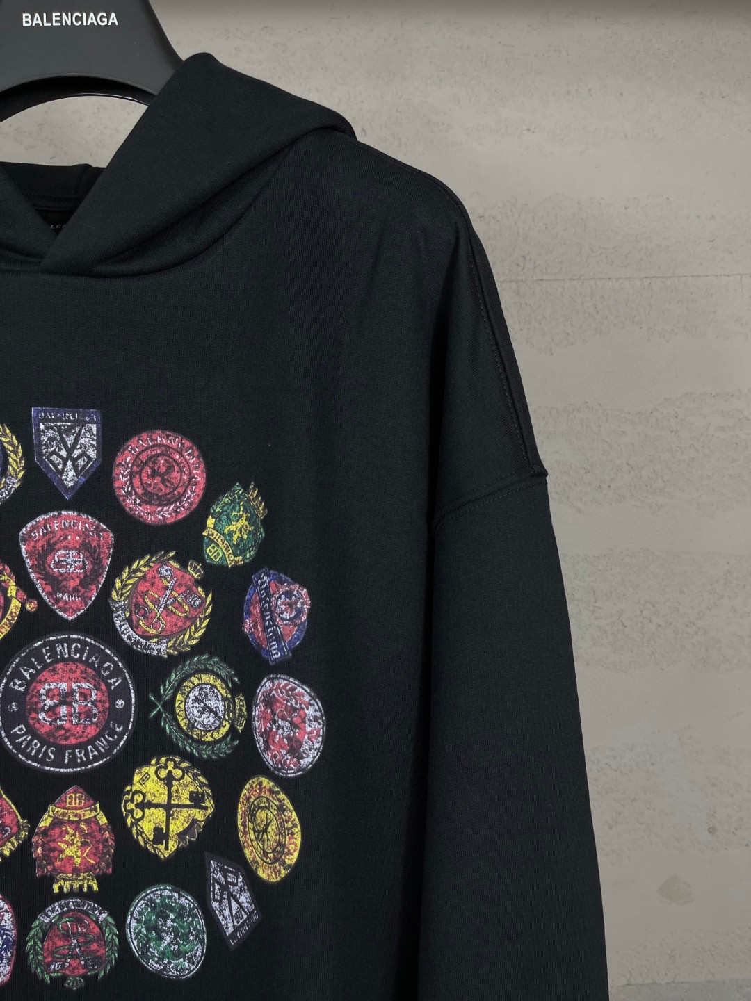 Balenciaga 巴黎世家 徽章图标字母logo电脑直喷印花连帽卫衣 外套 长袖 黑色 B0 767877TTVH51041